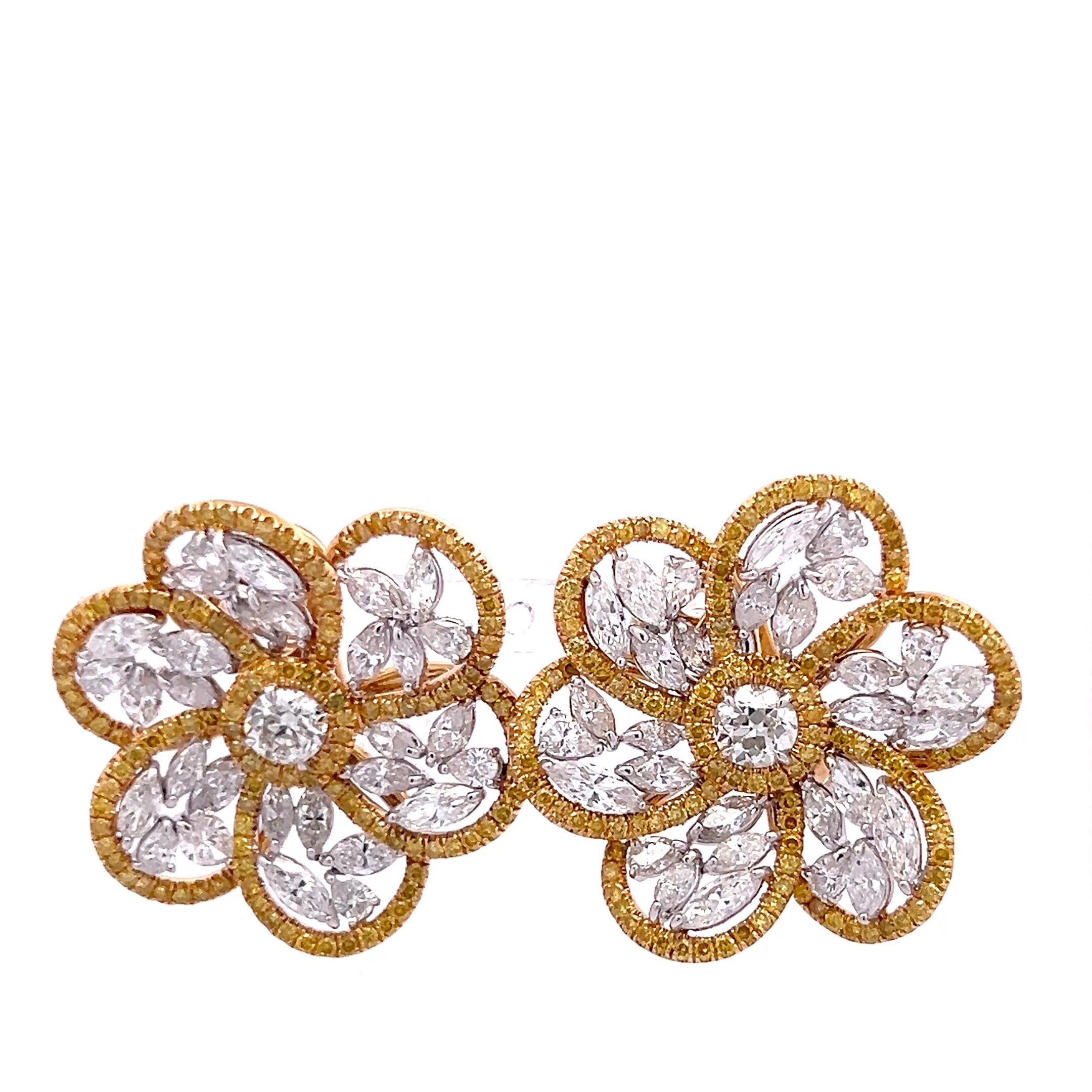 Donna Orecchini in oro 18K/platino da 10,10 carati G VS con diamante rotondo e giallo fantasia in vendita