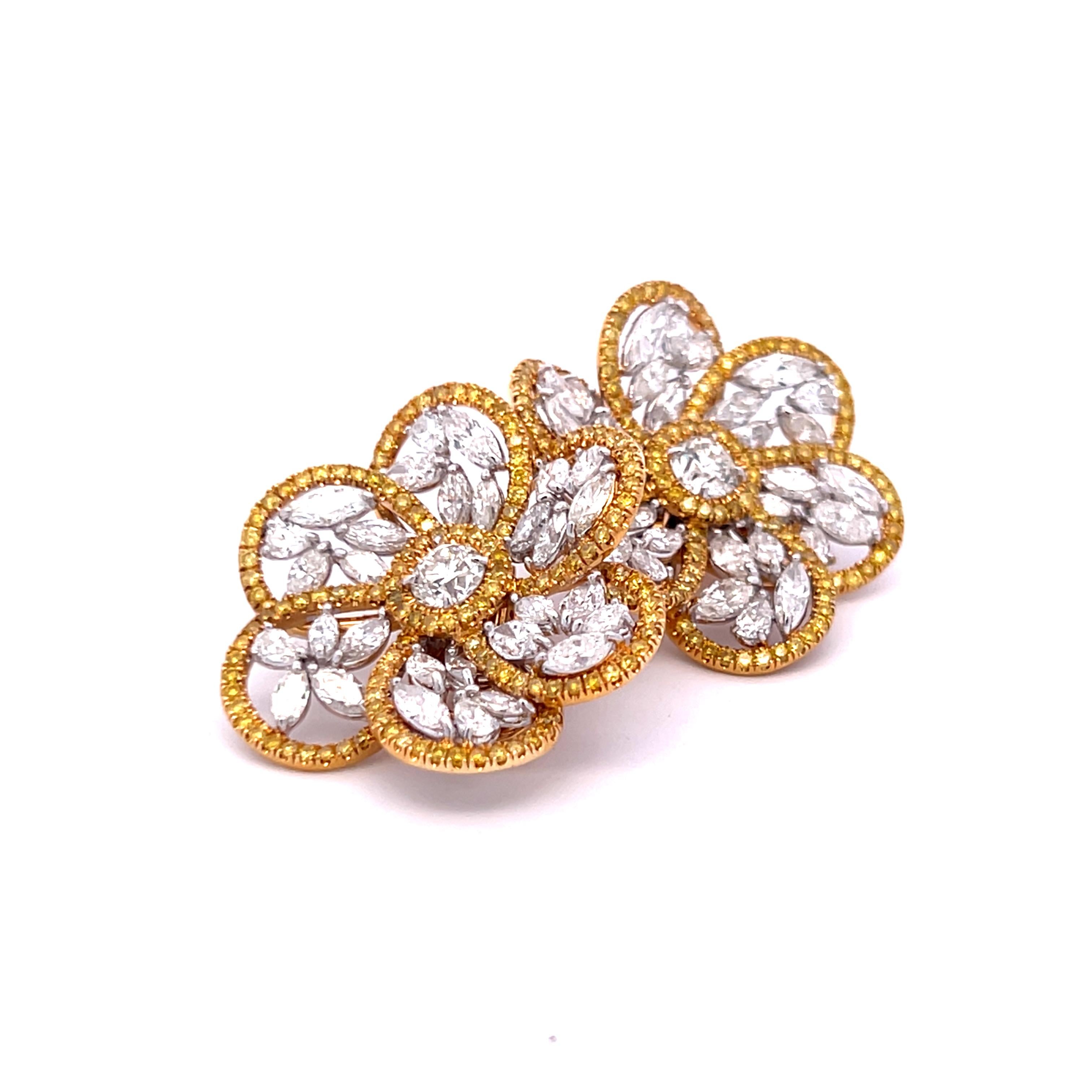 Orecchini in oro 18K/platino da 10,10 carati G VS con diamante rotondo e giallo fantasia in vendita 2