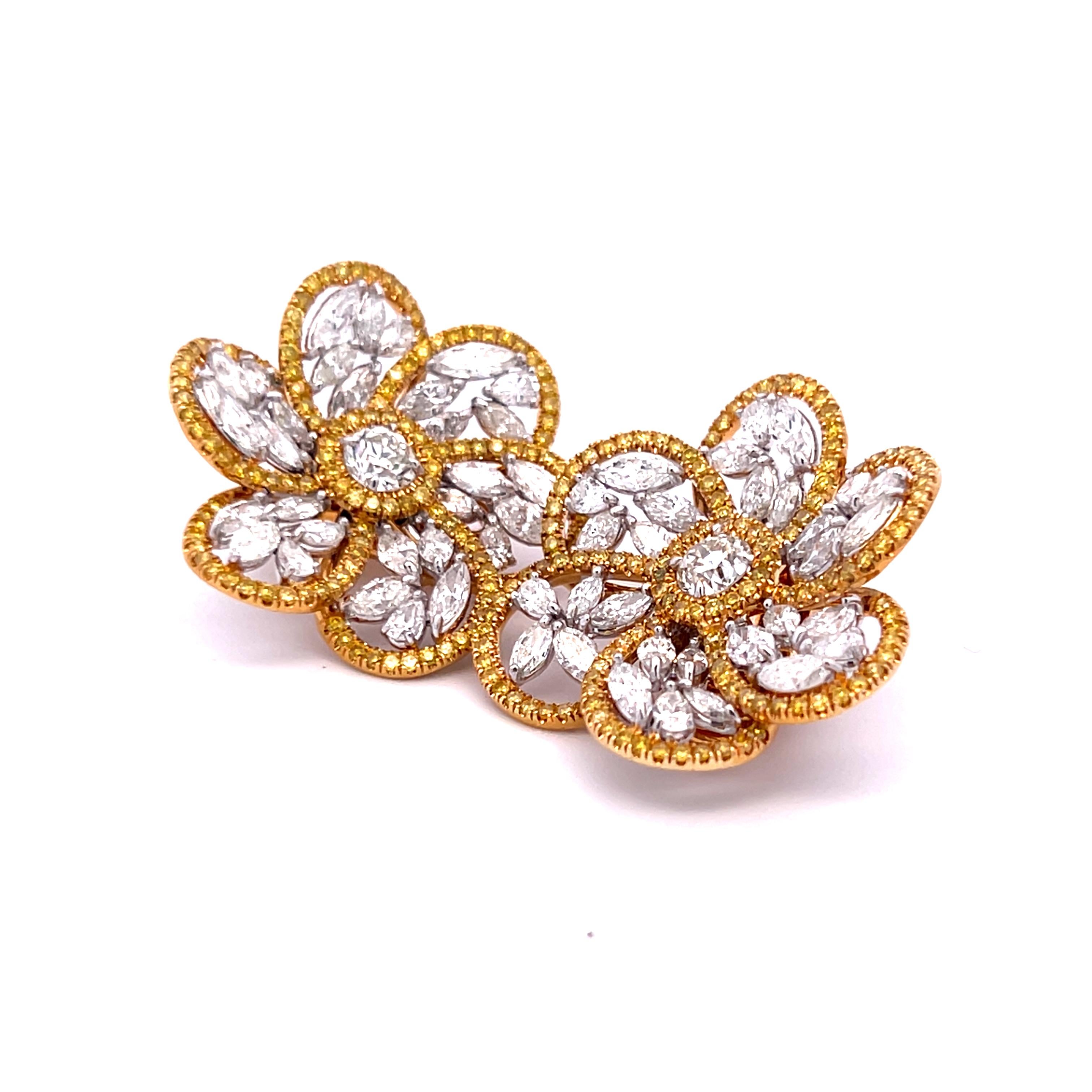 Orecchini in oro 18K/platino da 10,10 carati G VS con diamante rotondo e giallo fantasia in vendita 3