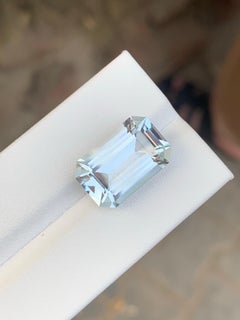 10.10 carati di acquamarina naturale sfusa di forma smeraldina