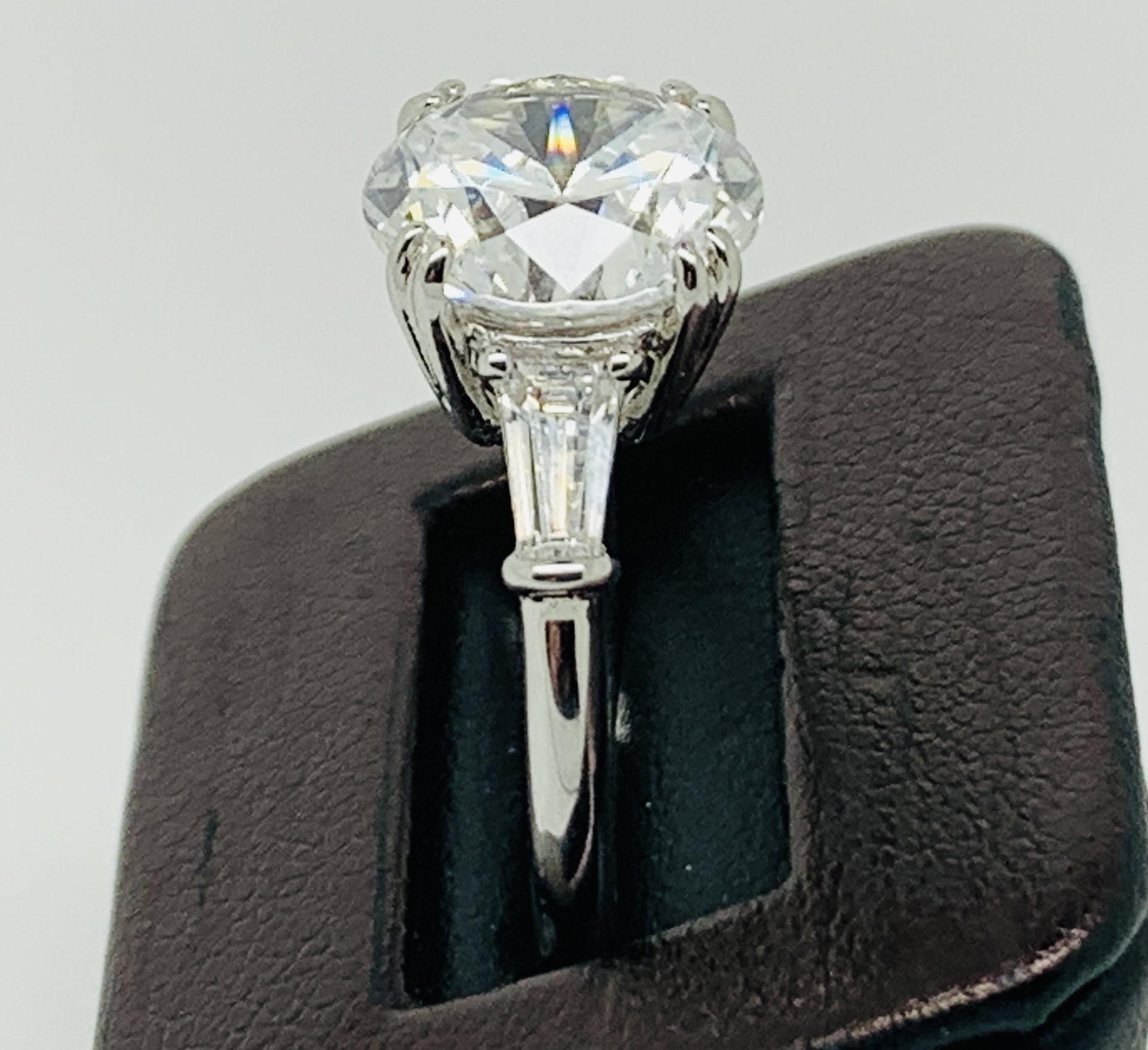 10.10 Carat Solitaire & Baguette Cut Cubic Zirconia Engagement Bridal Dress Ring For Sale 2