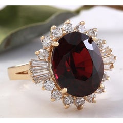 10.10 Carat Impressive Red Garnet and Natural Diamond 14 Karat Yellow Gold Ring