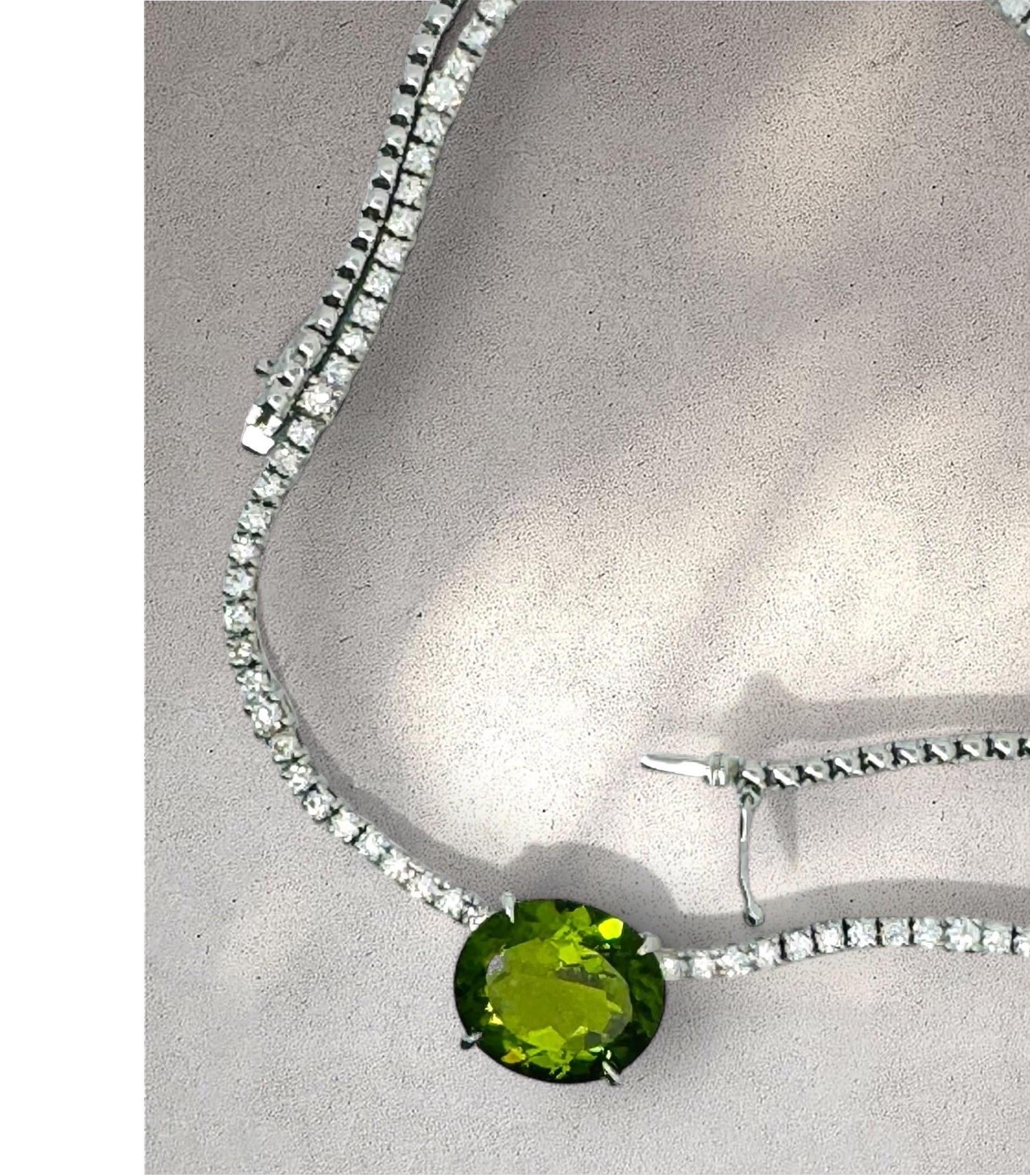 This exquisite bo•be jewellery necklace is a true statement of elegance. The vivid green oval peridot is the perfect complement to the sparkling diamonds, creating a look that is both eye-catching and timeless. Whether dressing up for a special