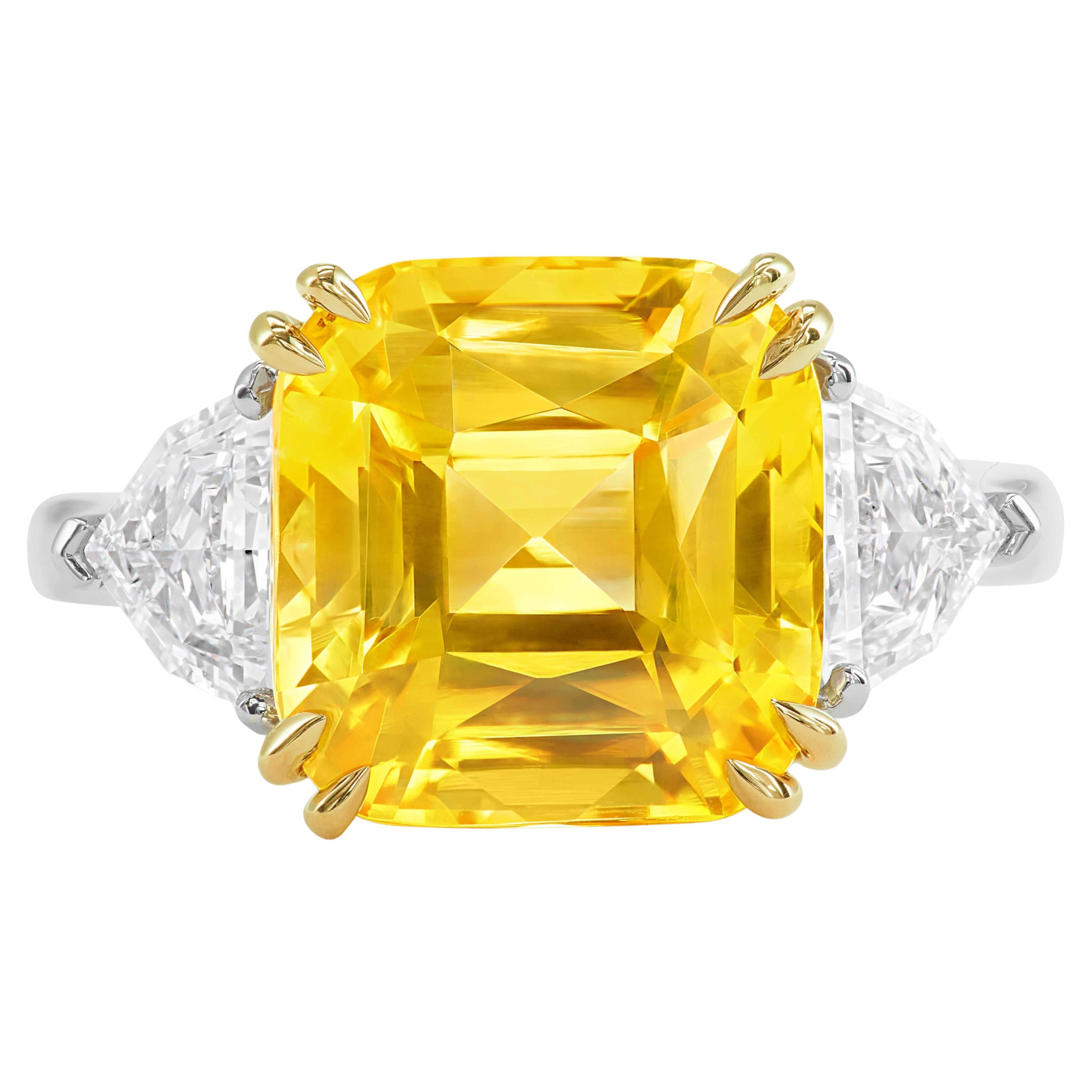 10,11 ct. Bague en saphir jaune, platine chauffé de Ceylan et or jaune 18 carats