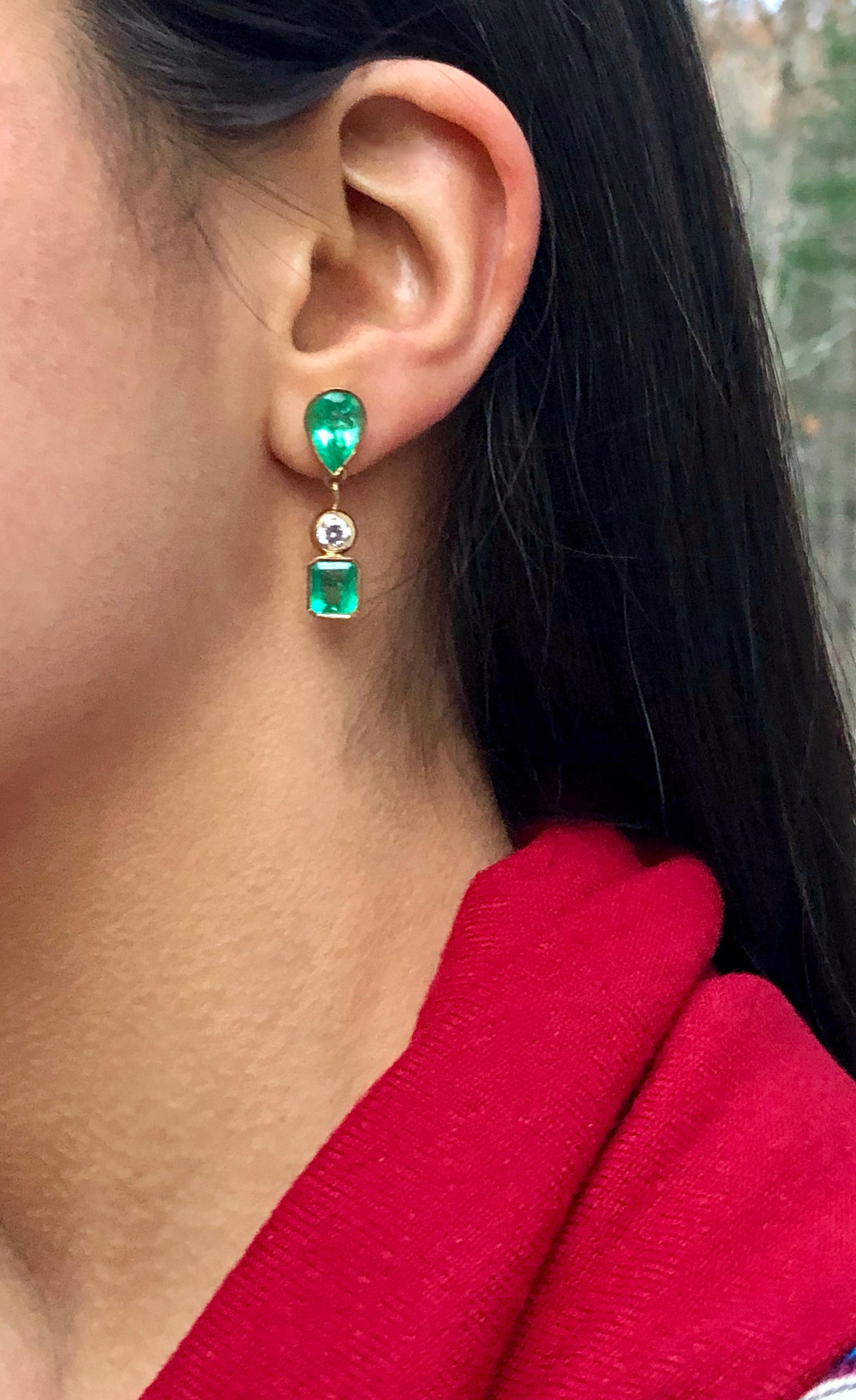 Contemporary 10.12 Carat Natural Colombian Emerald and Diamond Drop Earrings 18 Karat