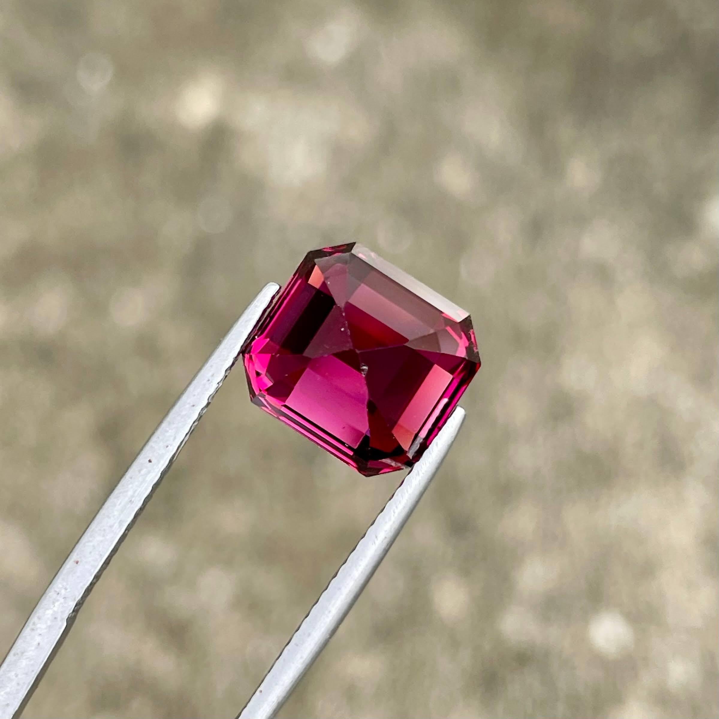 10.12 carats Fine Red Garnet Emerald Cut Natural African Gemstone (grenat rouge taillé en émeraude) en vente 2