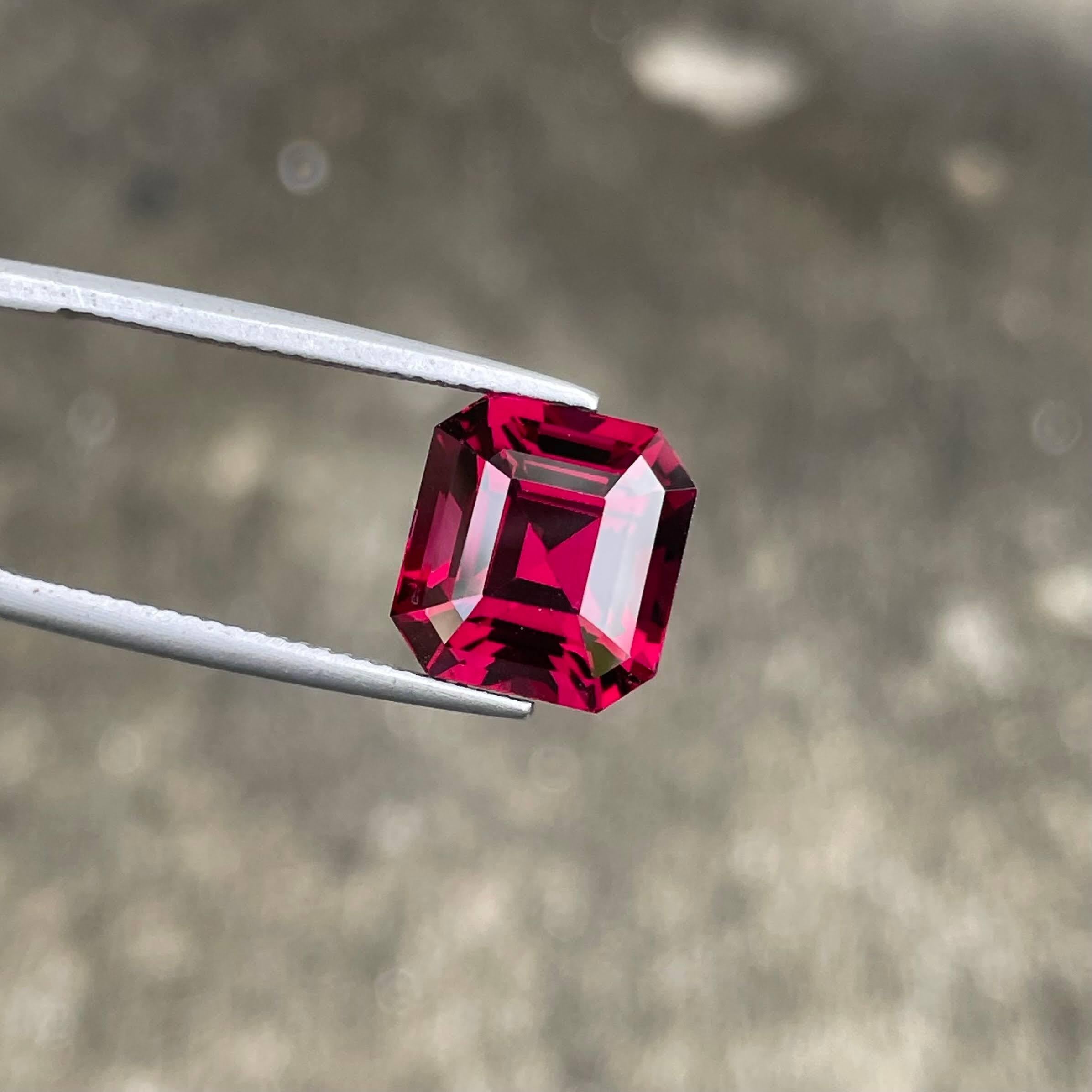 10.12 carats Fine Red Garnet Emerald Cut Natural African Gemstone (grenat rouge taillé en émeraude) en vente 3