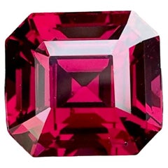 10.12 carats Fine Red Garnet Emerald Cut Natural African Gemstone (grenat rouge taillé en émeraude)