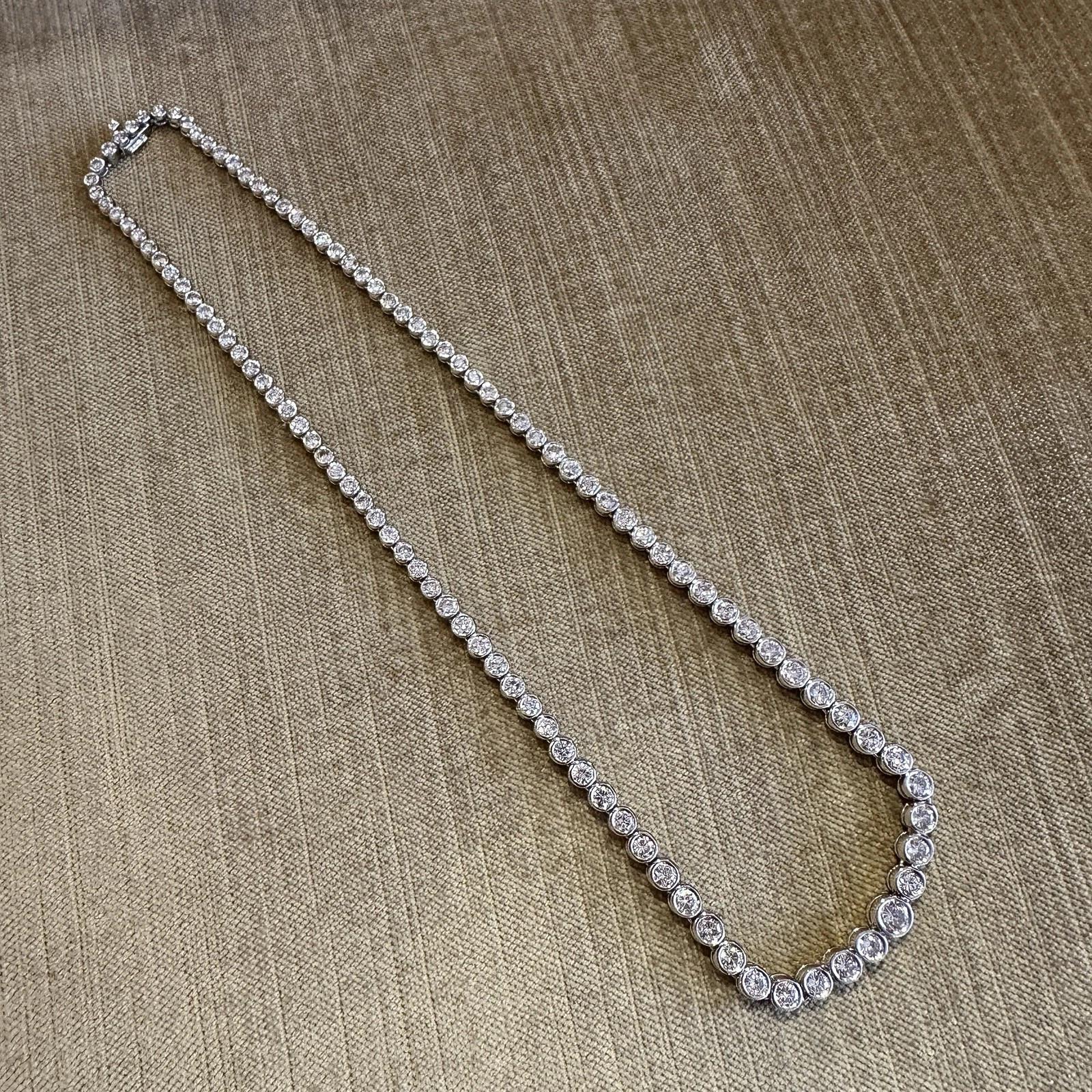 Collar de Tenis Graduado con Diamantes Naturales en Platino

10.13 cttw Diamante Natural Graddsddsuado Collar de Tenis en Platino
El Collar de Tenis de Diamantes tiene Diamantes Brillantes Redondos Naturales, con graduación de tamaño, engastados en