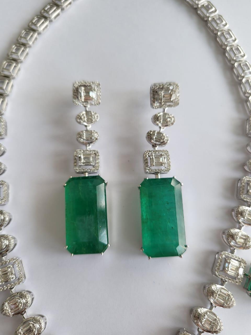 101,37 Karat, natürliche sambische Smaragde & Diamanten Halskette & Ohrringe (Moderne) im Angebot