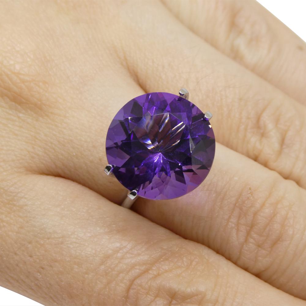 Beschreibung:

Edelstein-Typ: Amethyst
Anzahl von Steinen: 1
Gewicht: 10,13 Karat
Abmessungen: 15,03 x 14,93 x 9,64 mm
Die Form: Rund
Schneidestil:
Schliffart Krone: Brillantschliff
Schliffart Pavillon: Modifizierter Brillantschliff
Transparenz: