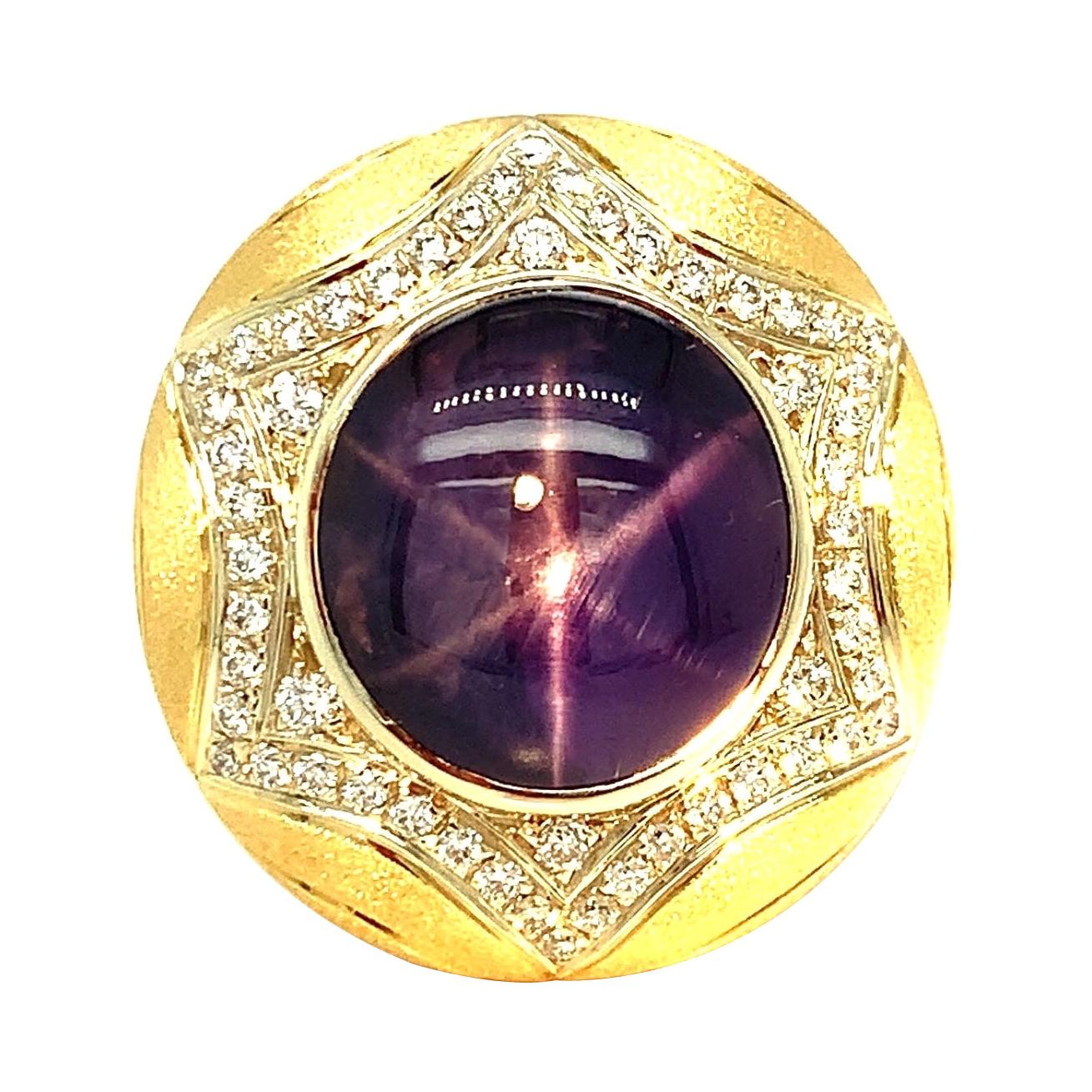 Artisan Bague faite à la main en or jaune 18 carats avec saphir étoilé violet de 10 carats et diamants pavés en vente
