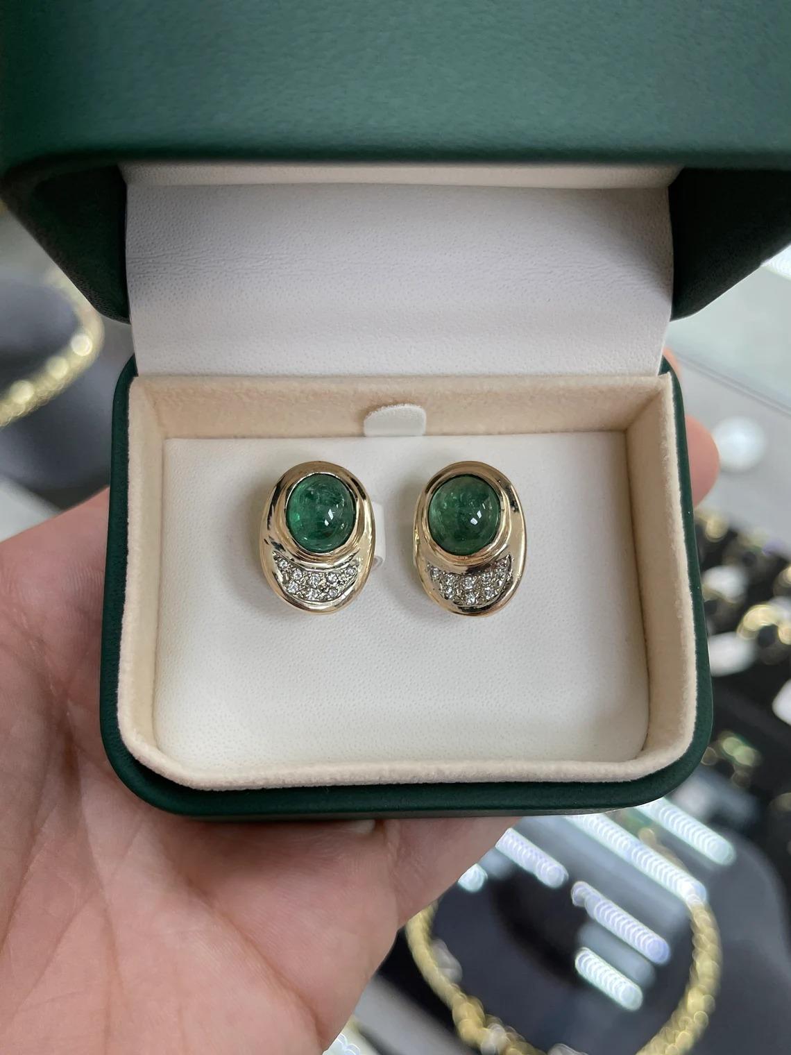 10.14tcw 14K Oval Cabochon Cut Emerald & Diamond Accent Vintage Clip On Earrings In New Condition For Sale In Jupiter, FL