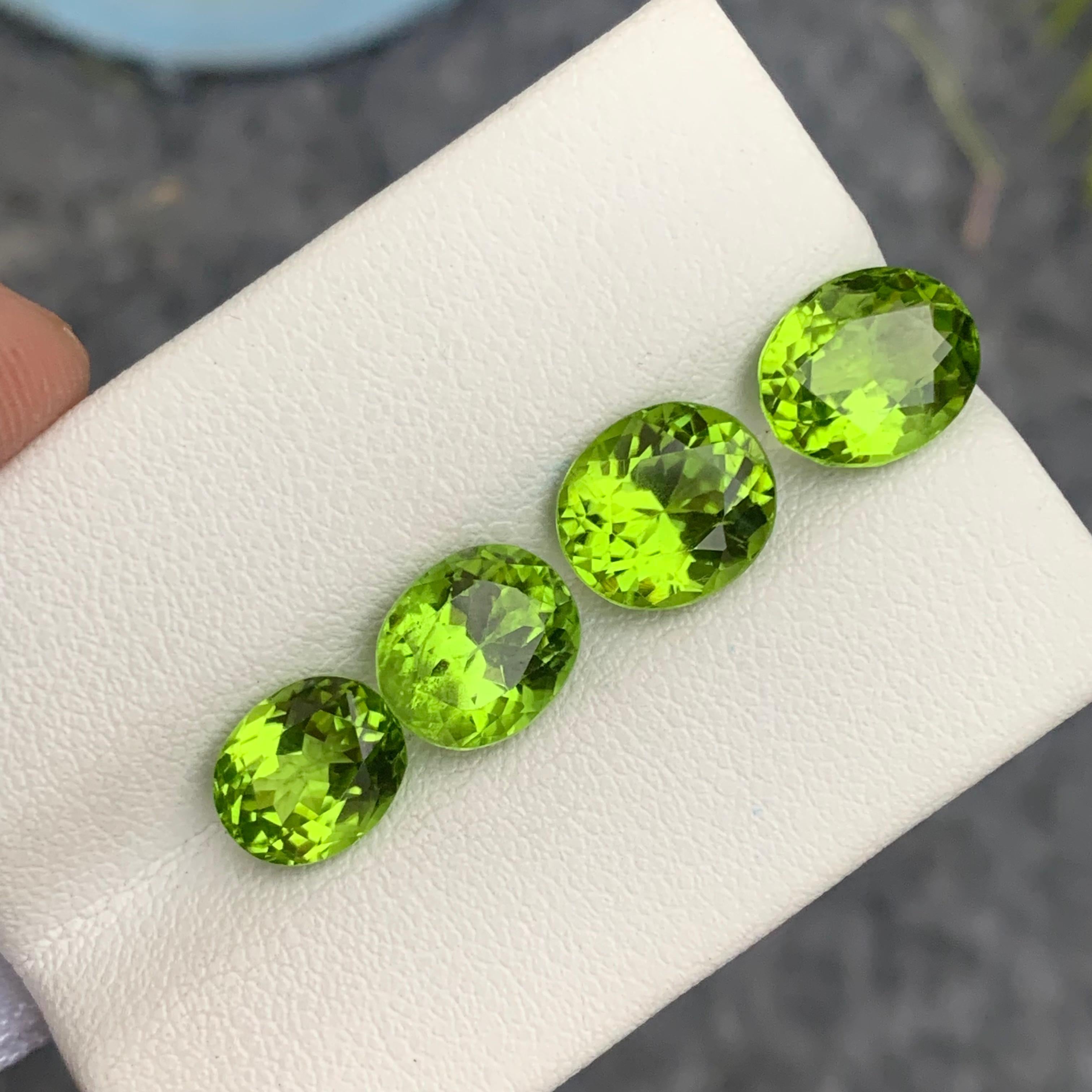 10.15 Carat Cushion Shape Natural Loose Green Peridot Gemstone Lot From Pakistan en vente 4