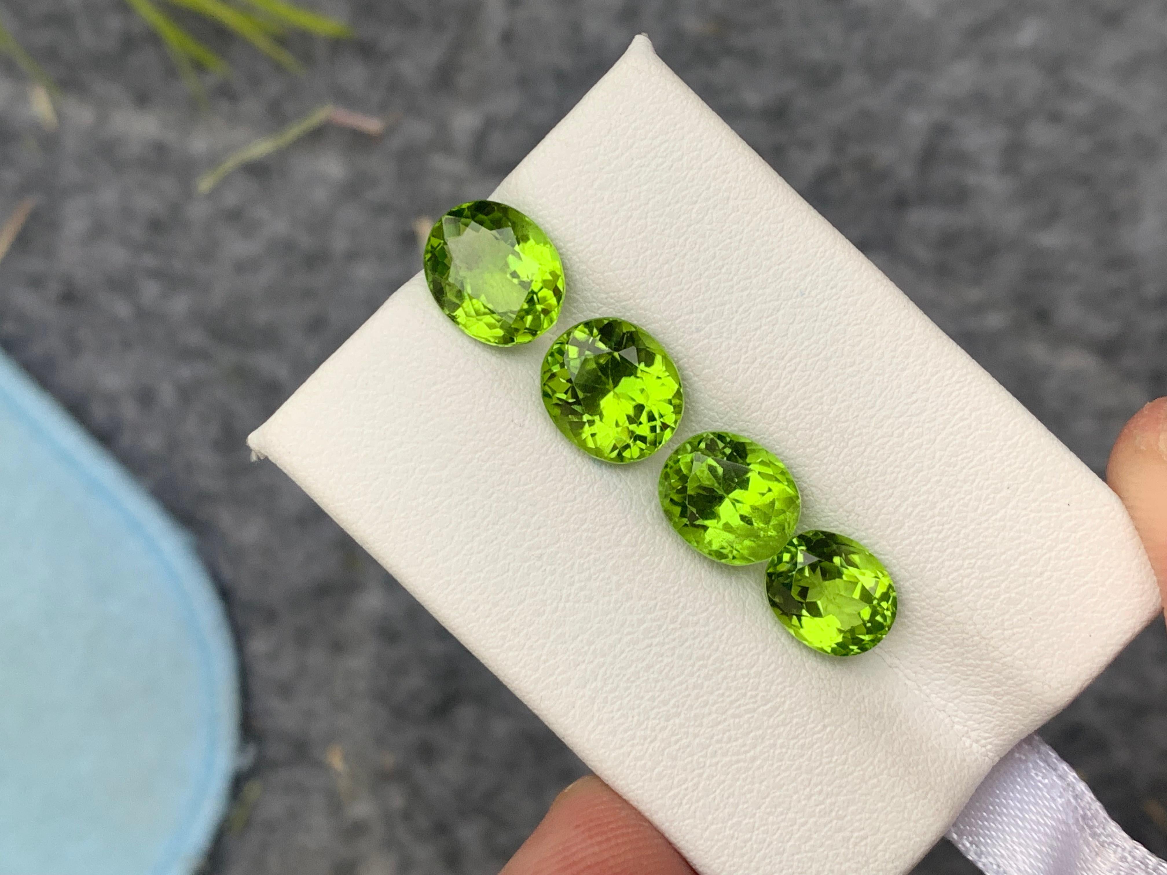 10.15 Carat Cushion Shape Natural Loose Green Peridot Gemstone Lot From Pakistan For Sale 4