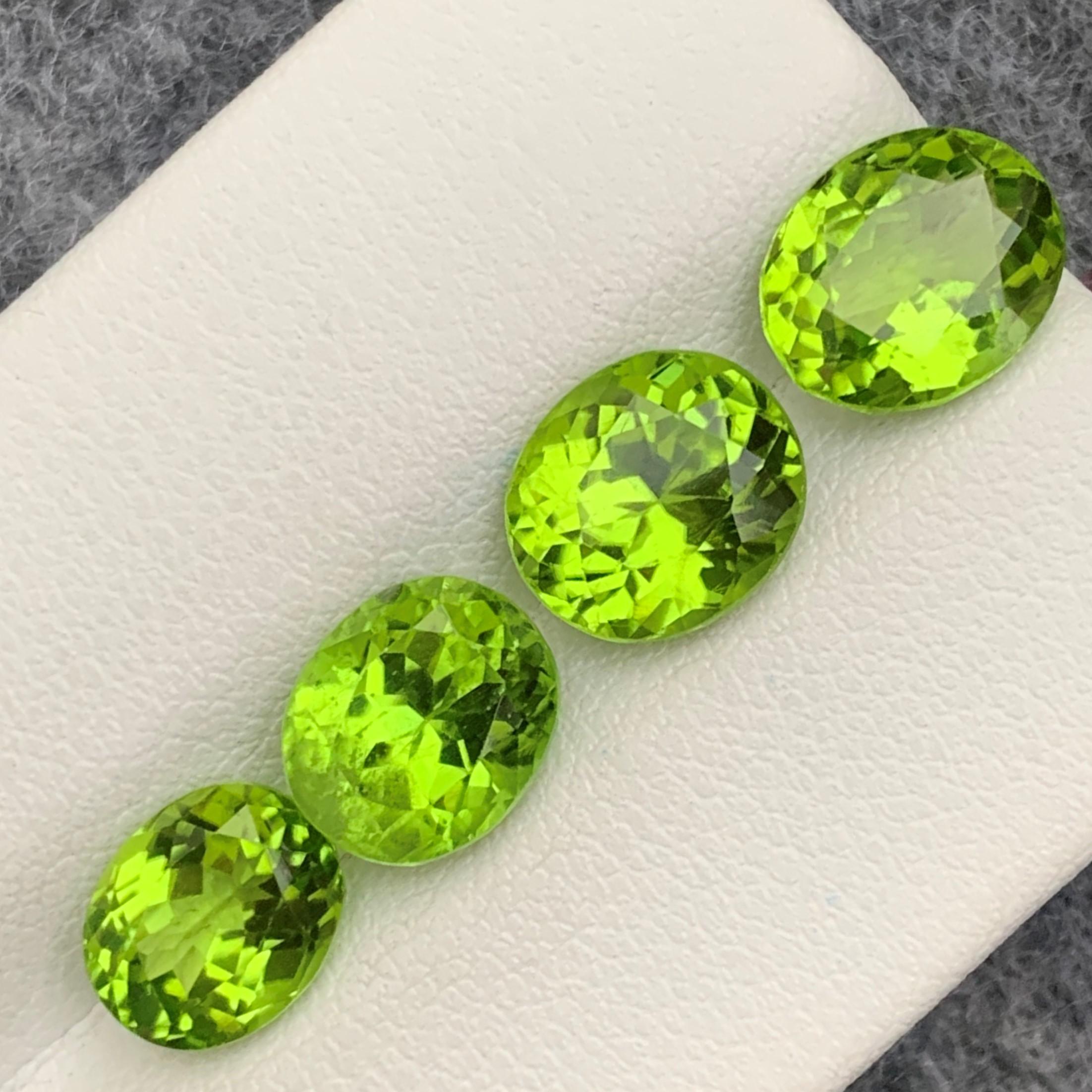 Taille coussin 10.15 Carat Cushion Shape Natural Loose Green Peridot Gemstone Lot From Pakistan en vente