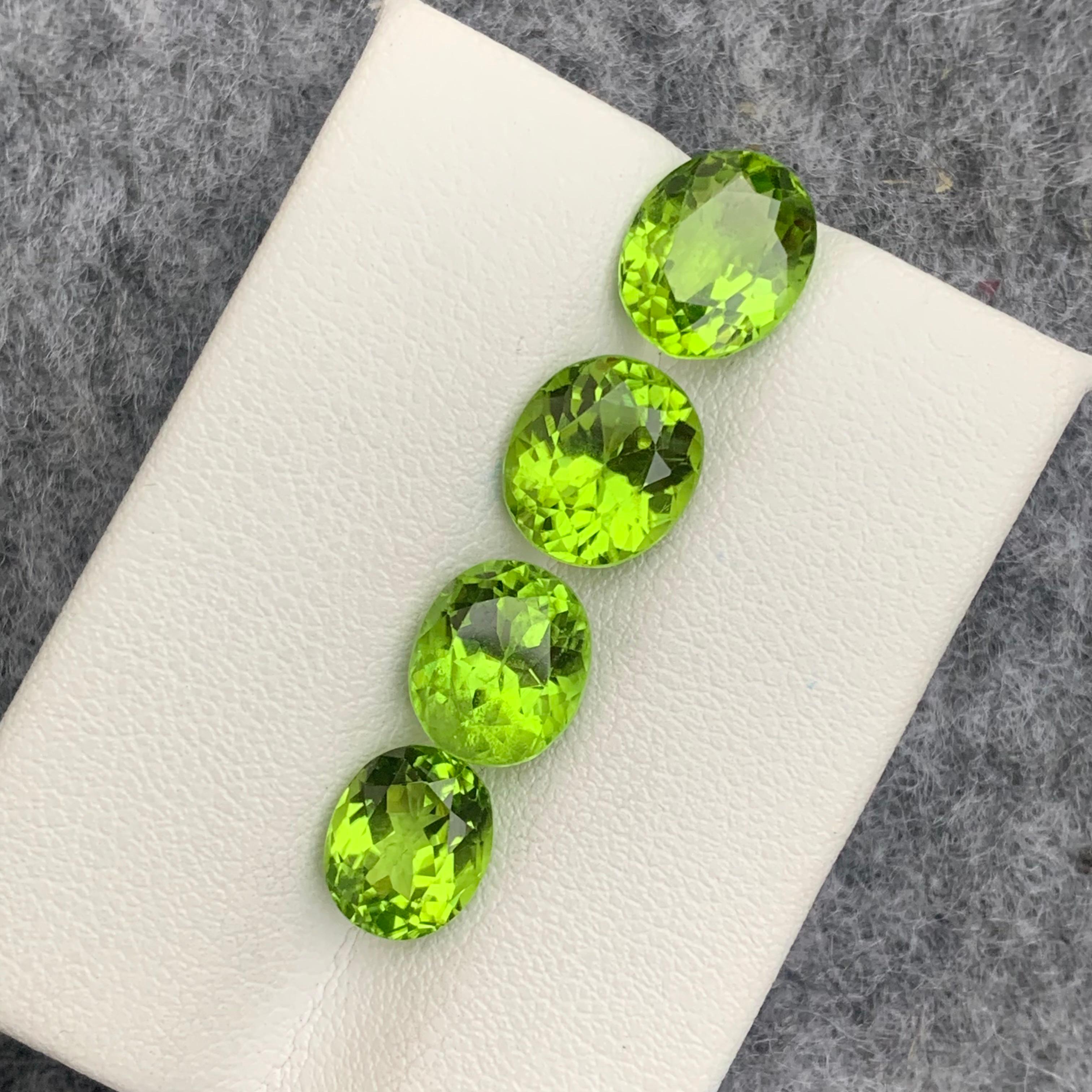 10.15 Carat Cushion Shape Natural Loose Green Peridot Gemstone Lot From Pakistan Unisexe en vente