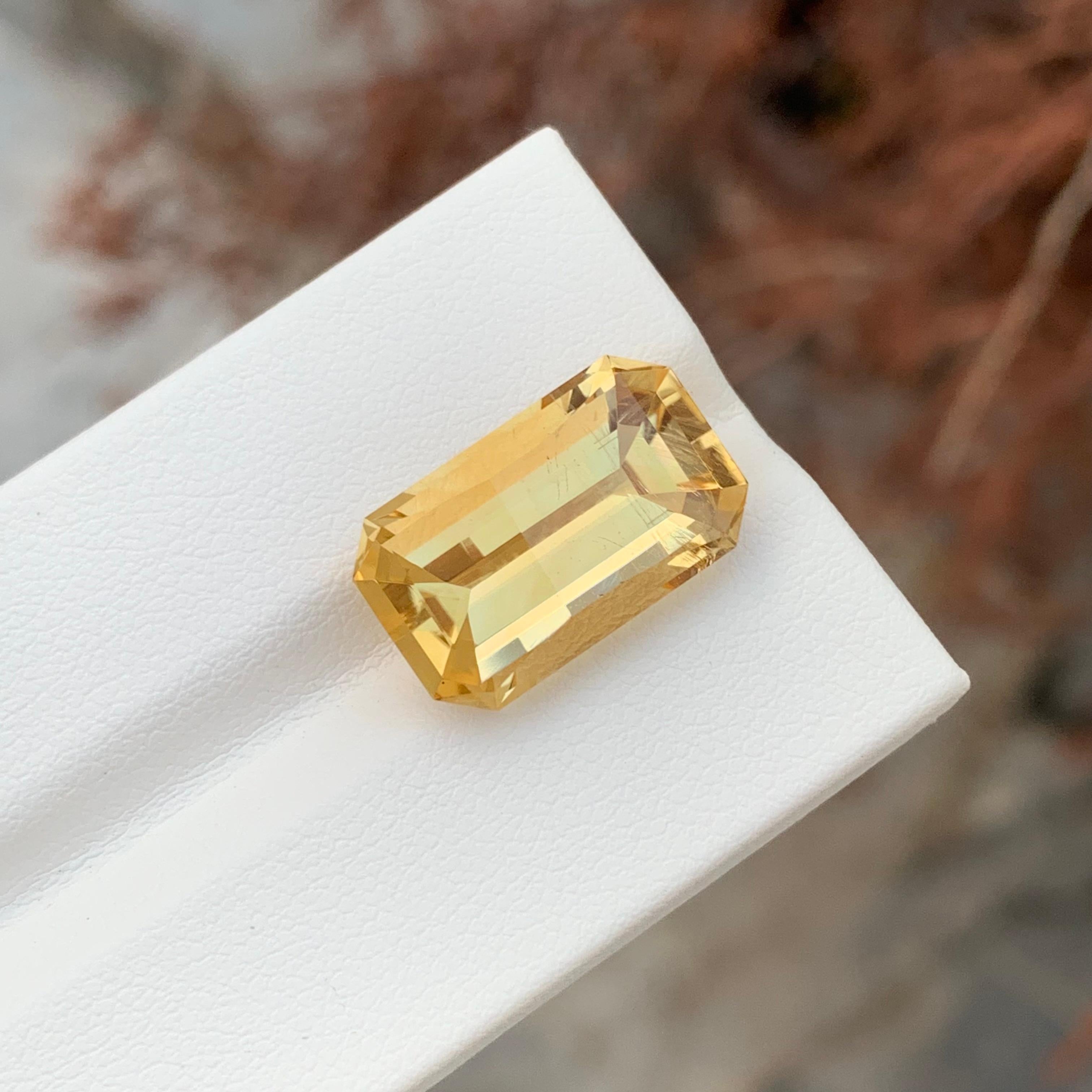 Taille émeraude Pierre précieuse naturelle jaune non sertie de 10,15 carats, taille pixelisée en vente