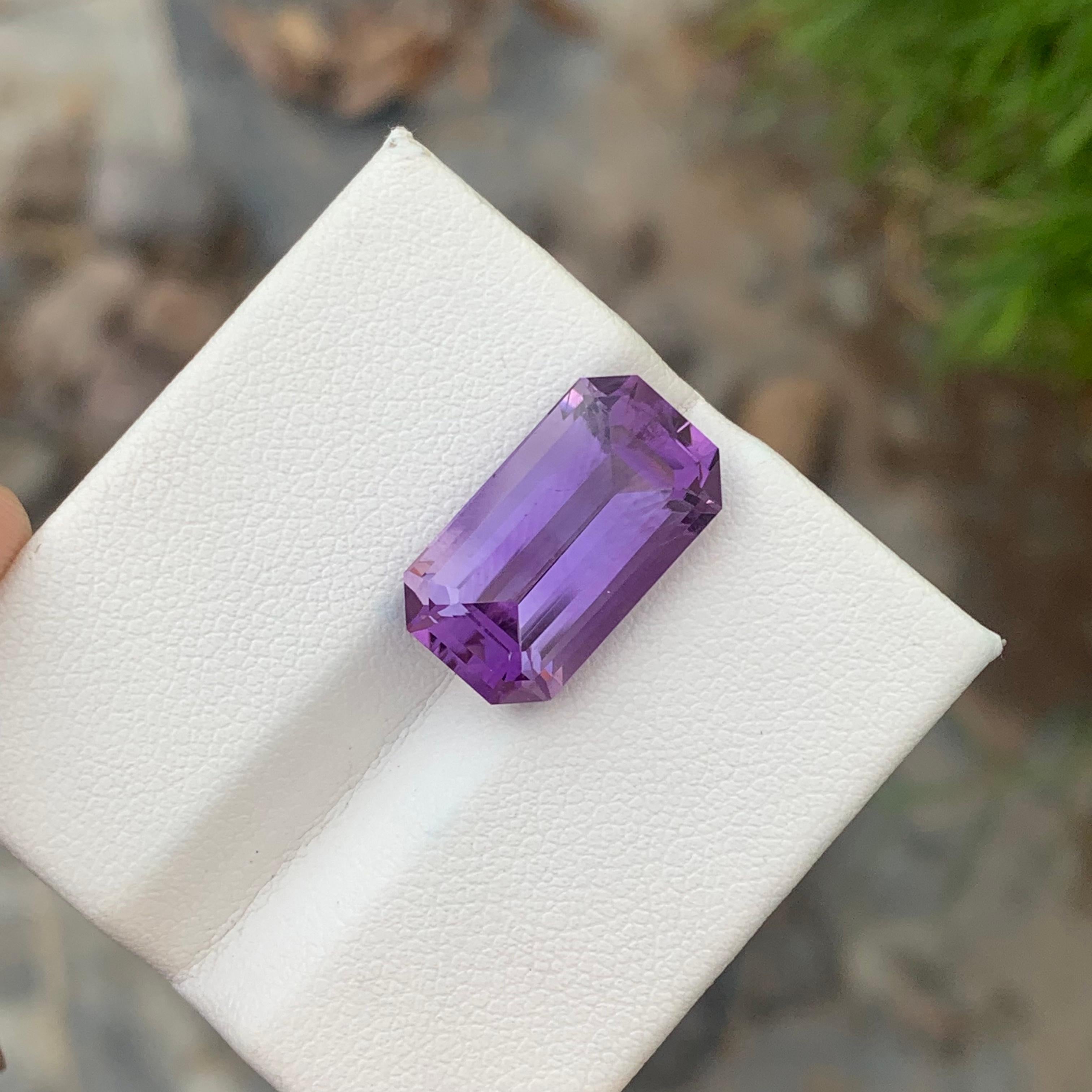 10.15 Carats Natural Loose Purple Amethyst Gem For Jewelry Making Emerald Shape For Sale 2