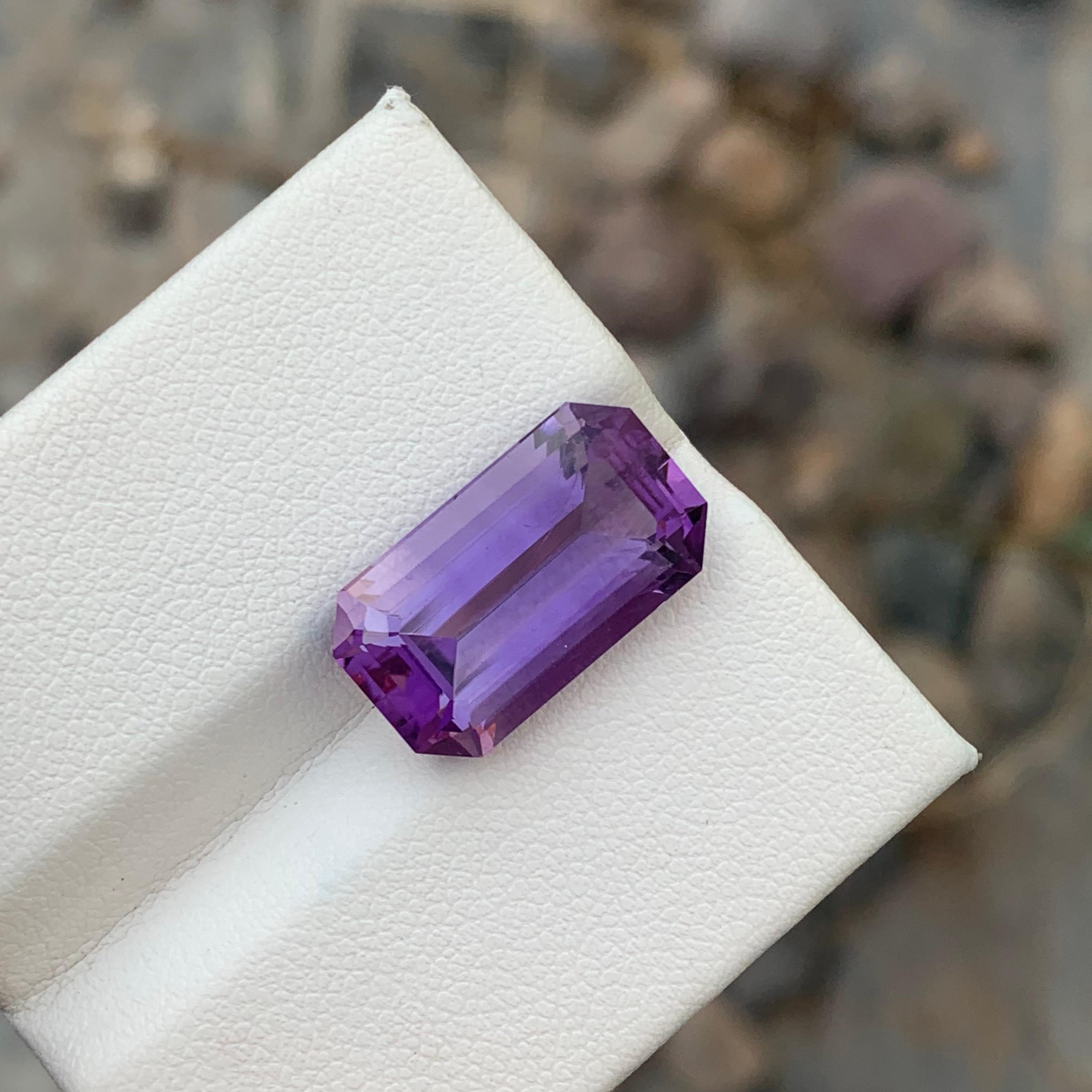 10.15 Carats Natural Loose Purple Amethyst Gem For Jewelry Making Emerald Shape For Sale 2