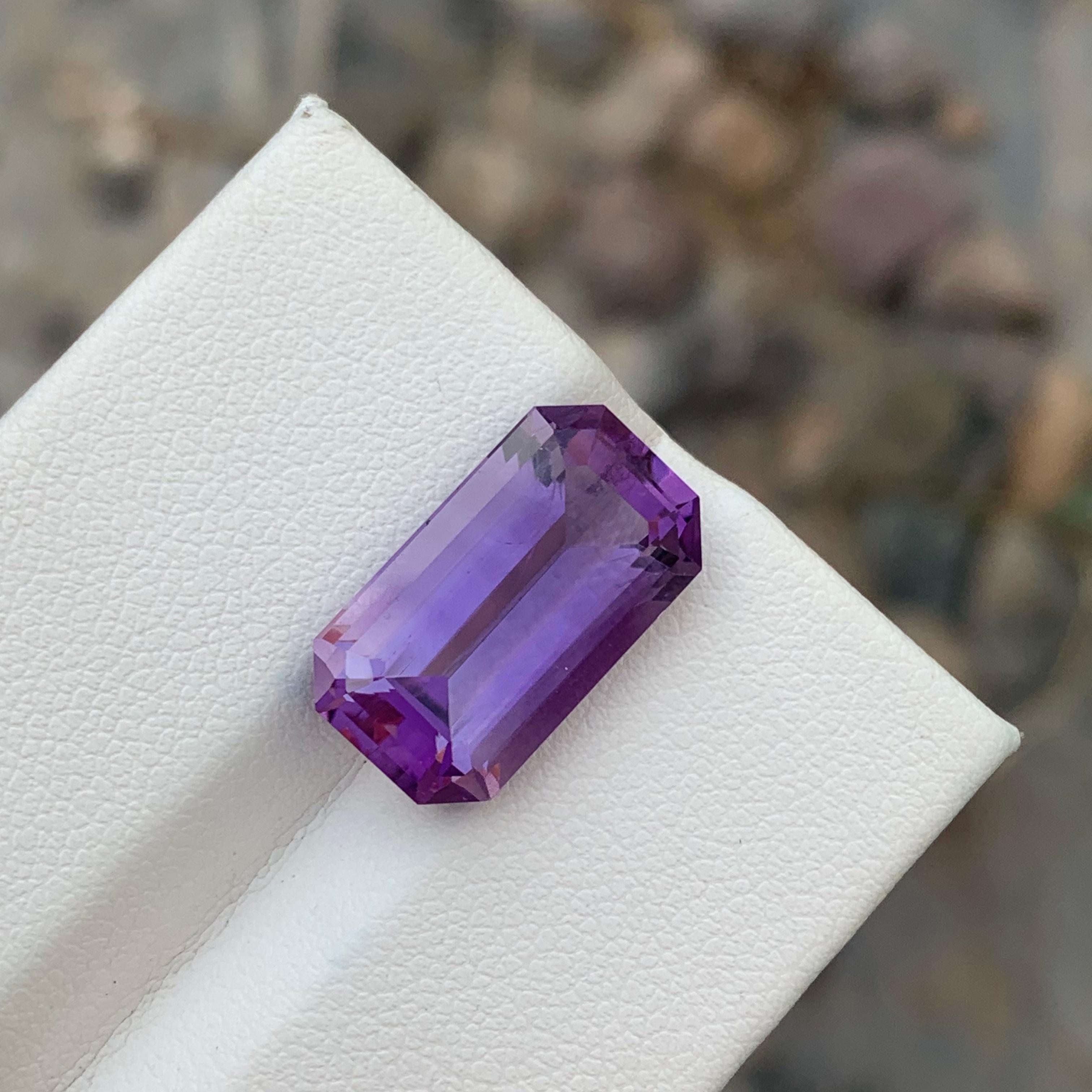 10.15 Carats Natural Loose Purple Amethyst Gem For Jewelry Making Emerald Shape For Sale 4