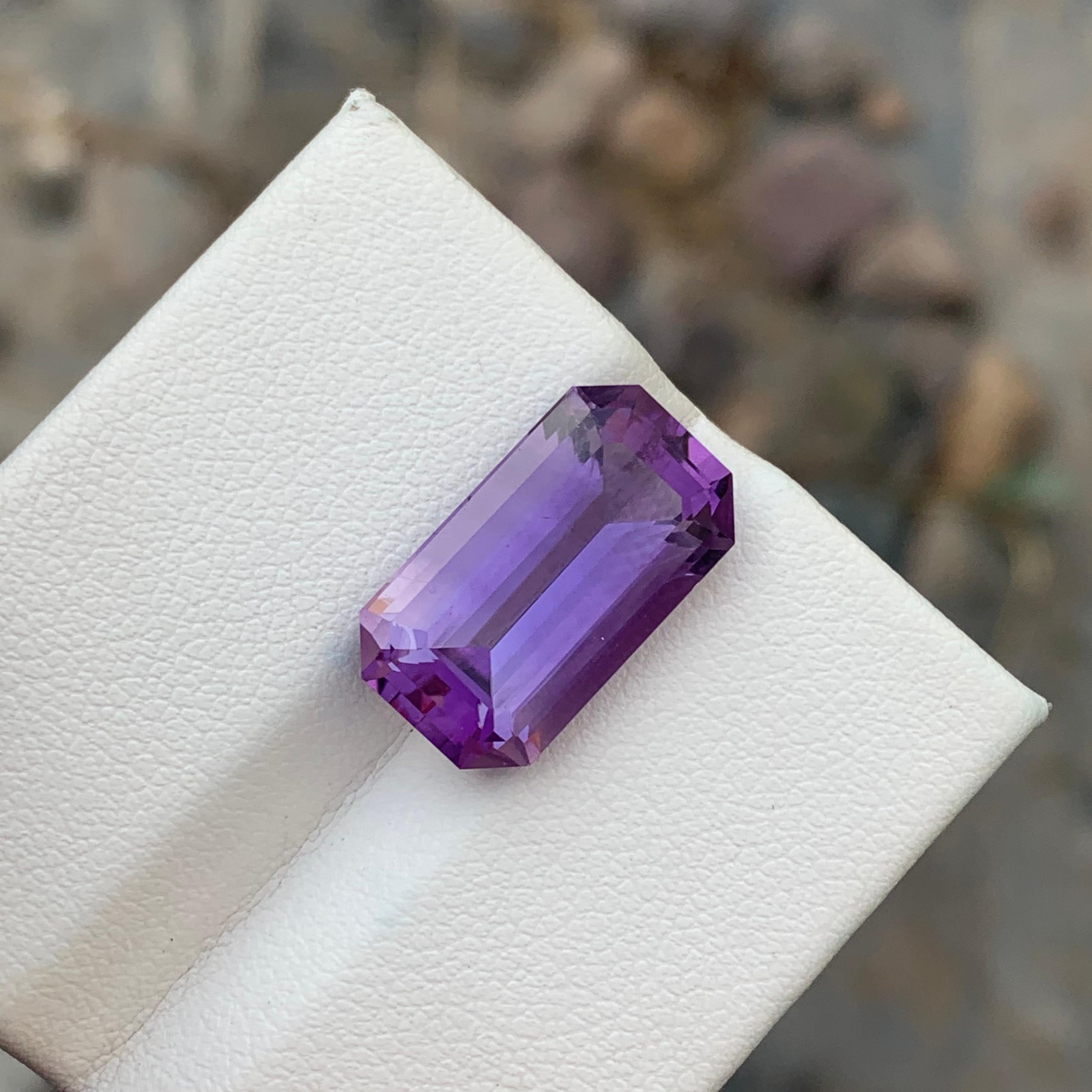 10.15 Carats Natural Loose Purple Amethyst Gem For Jewelry Making Emerald Shape For Sale 5
