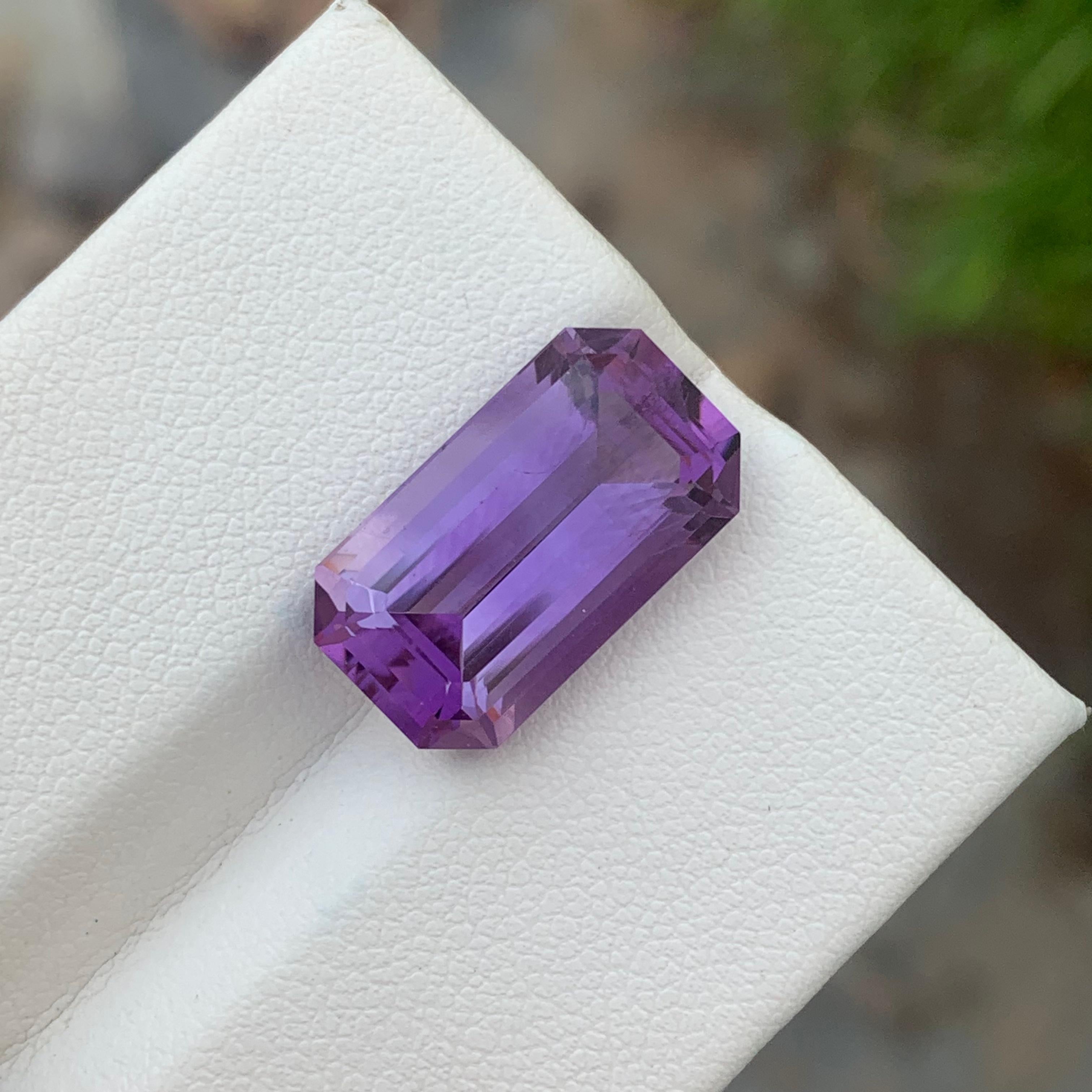 10.15 Carats Natural Loose Purple Amethyst Gem For Jewelry Making Emerald Shape In New Condition For Sale In Peshawar, PK