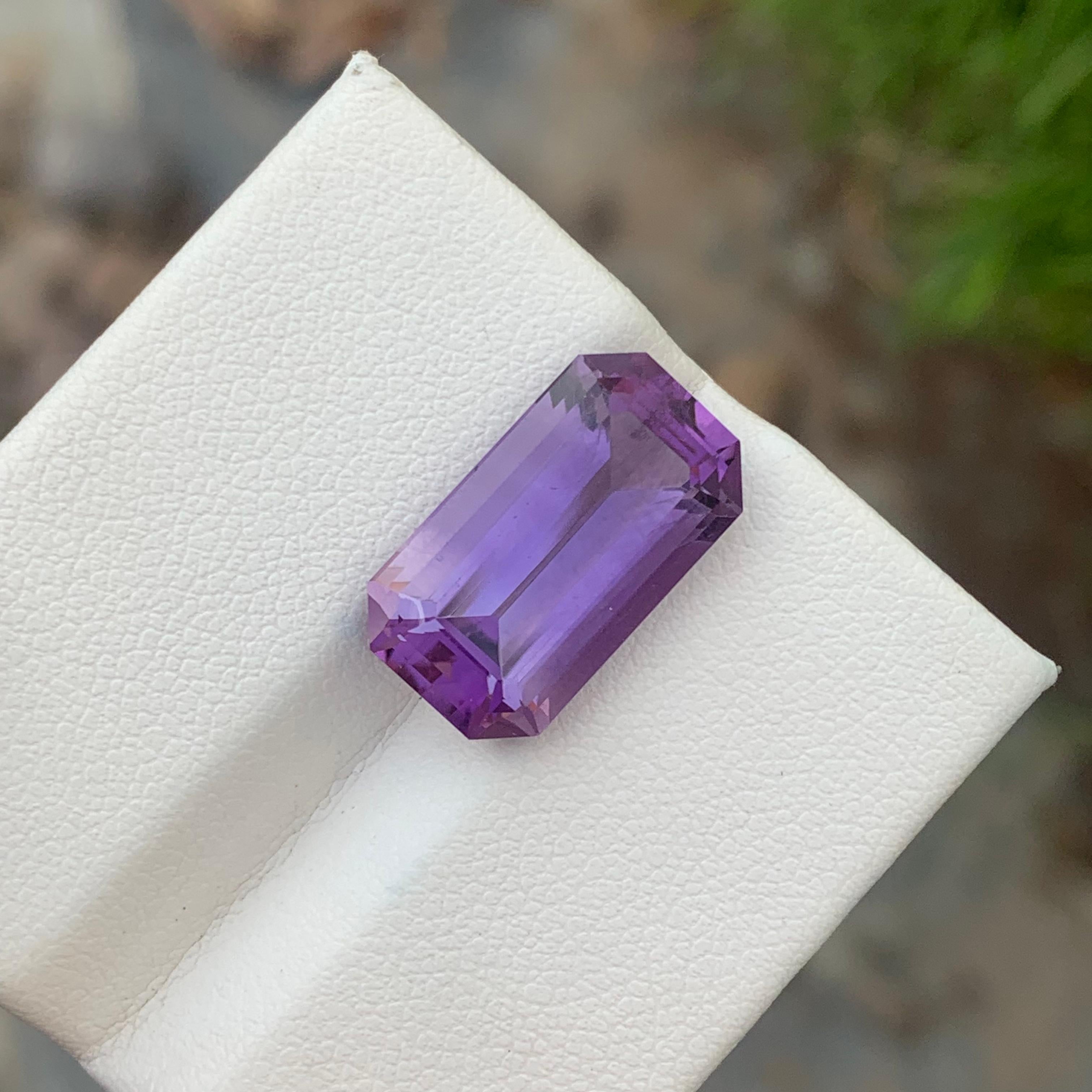 Women's or Men's 10.15 Carats Natural Loose Purple Amethyst Gem For Jewelry Making Emerald Shape For Sale