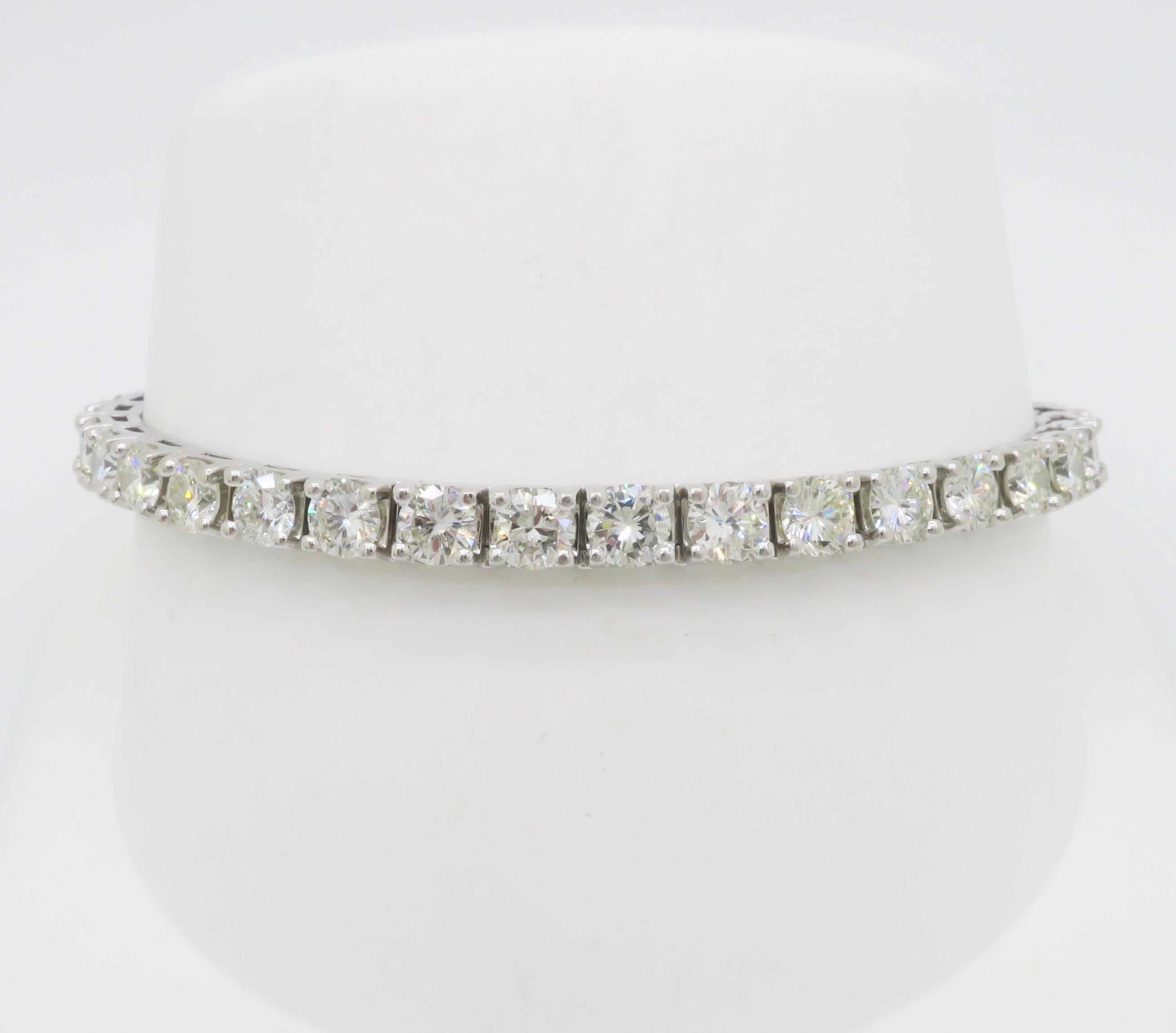 10.15CTW Round Brilliant Cut Diamond Tennis Bracelet  In Excellent Condition For Sale In Webster, NY