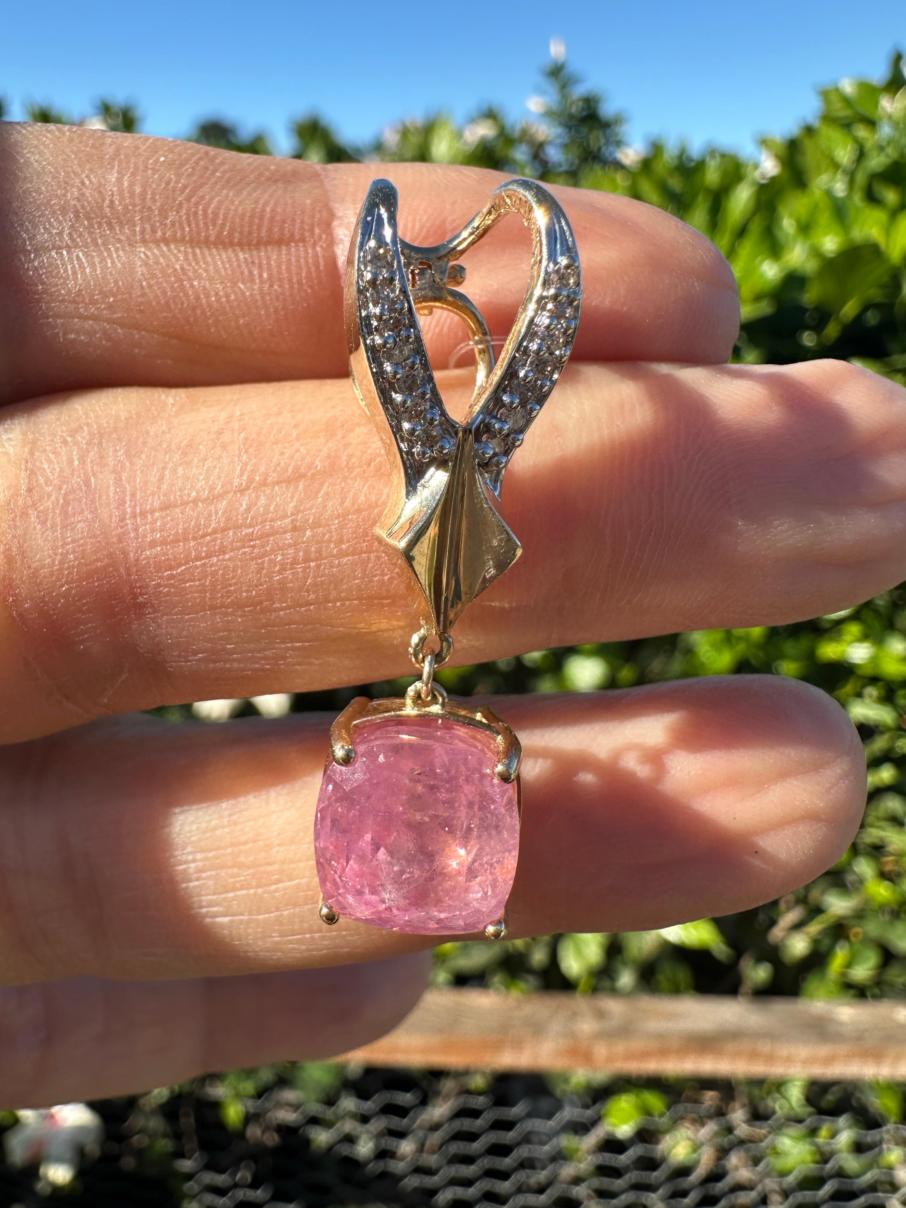 Ciondolo a cuscino con zaffiro rosa da 10,16 carati e diamanti in vendita 7