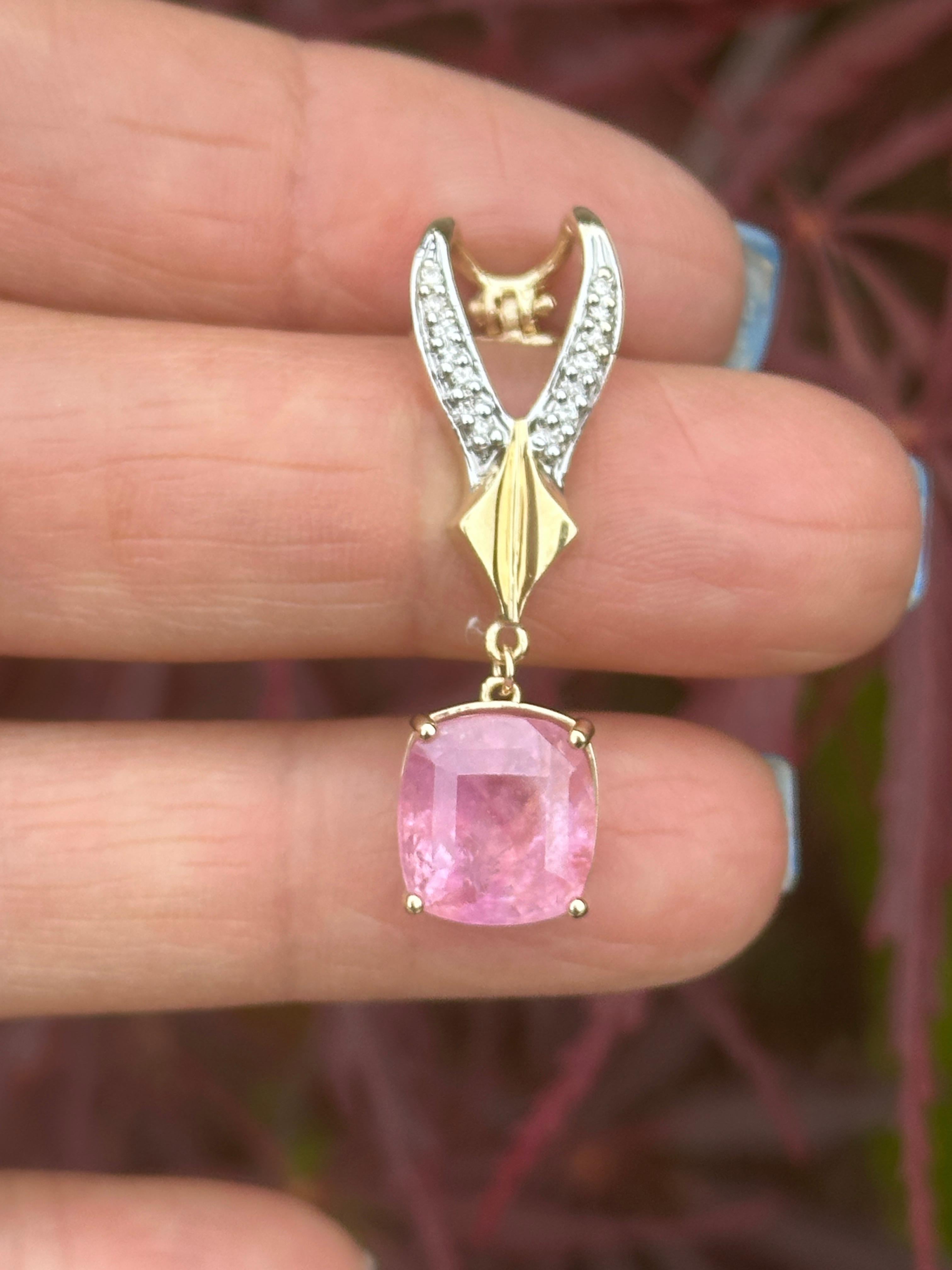 da uomo o donna Ciondolo a cuscino con zaffiro rosa da 10,16 carati e diamanti in vendita