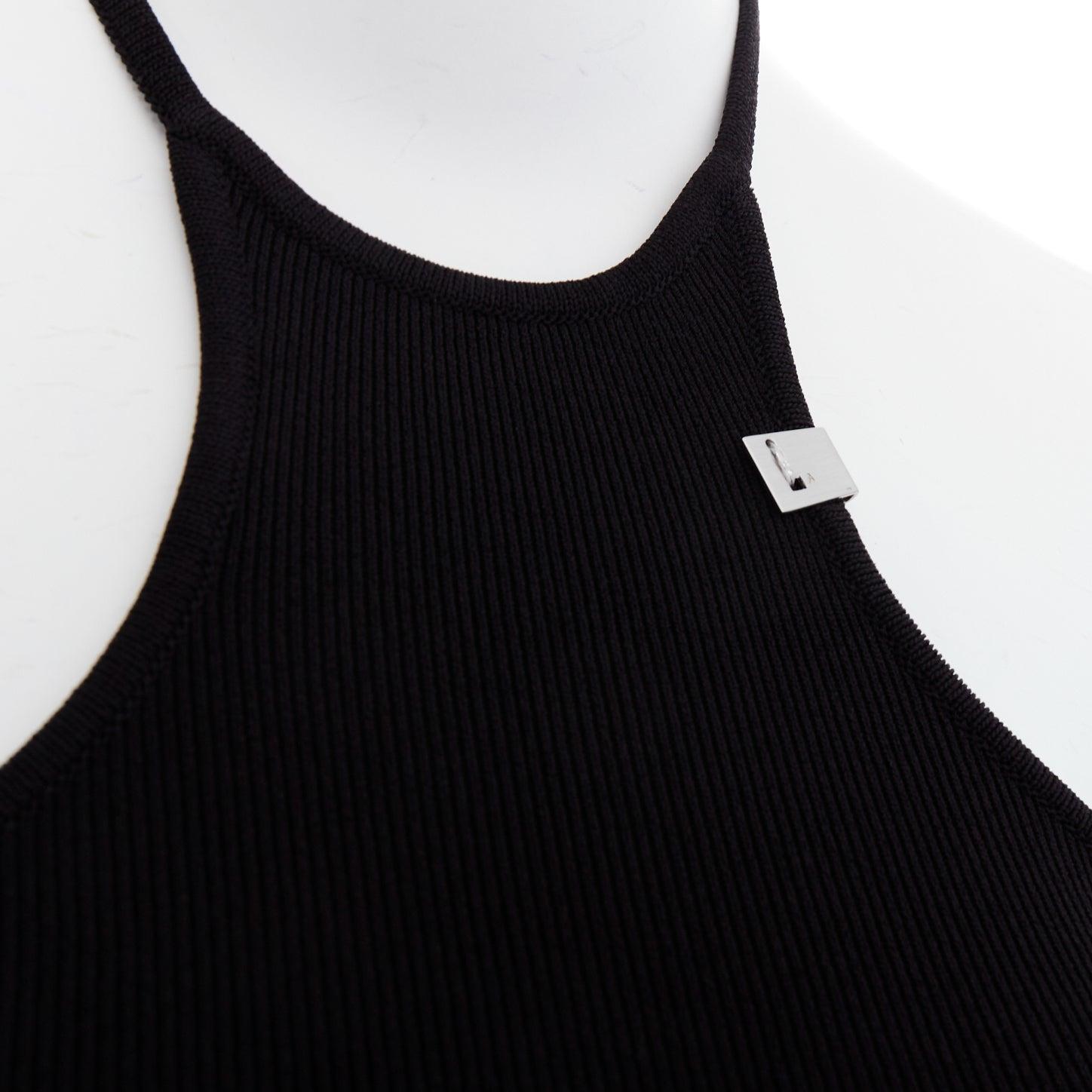 1017 ALYX 9SM negro acanalado plata S placa halter midi bodycon vestido XS
Referencia: LNKO/A02487
Marca: Alyx
Diseñador: Matthew Williams
Material: Viscosa, mezcla
Color: Negro, Plata
Patrón: Sólido
Cierre: Botón
Detalles adicionales: Cierre de