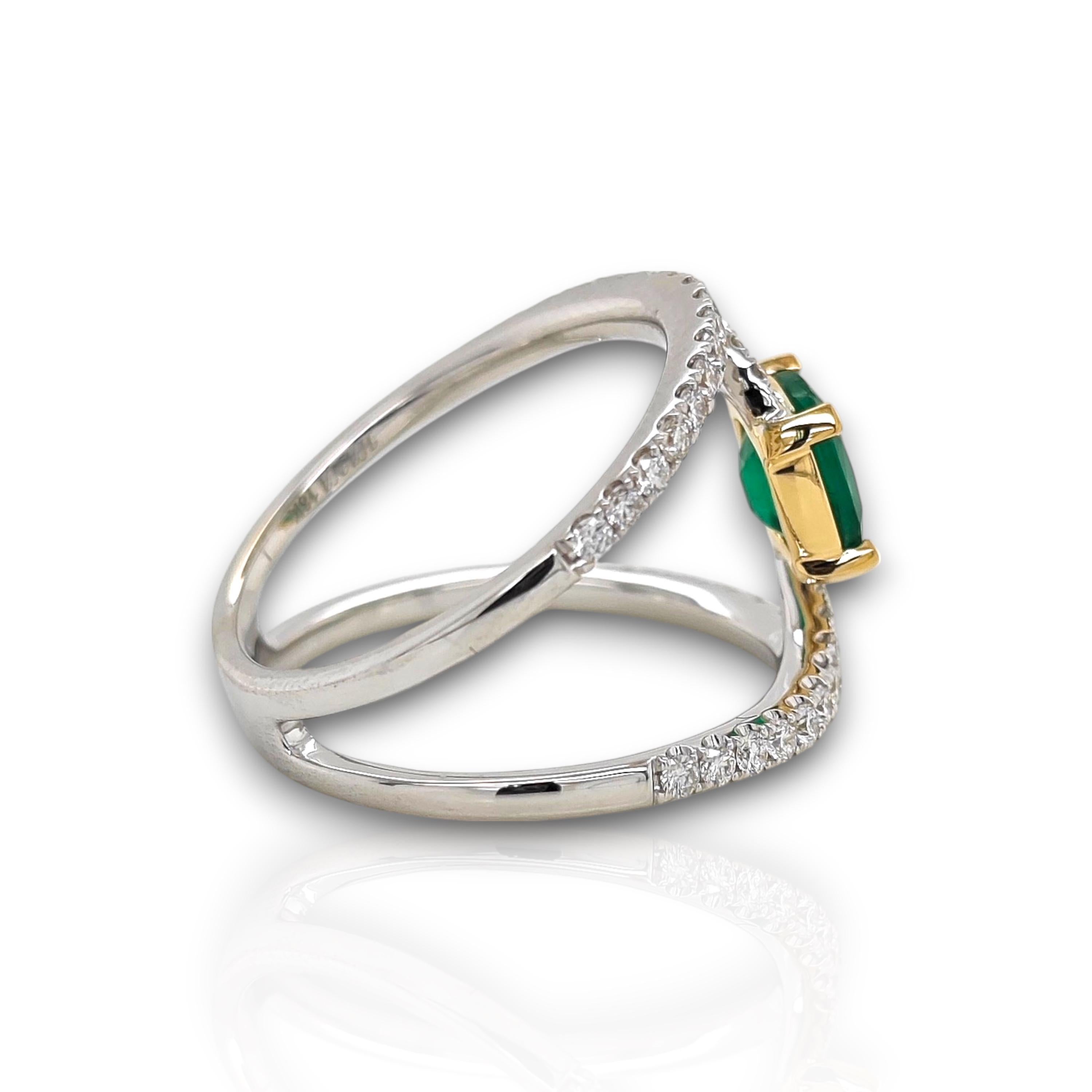 1 Gema Esmeralda: 0,97 Quilates
44 Diamantes Blancos Redondos: 0,56 Quilates
Metal: Oro blanco de 18 quilates, 4,60 gramos
