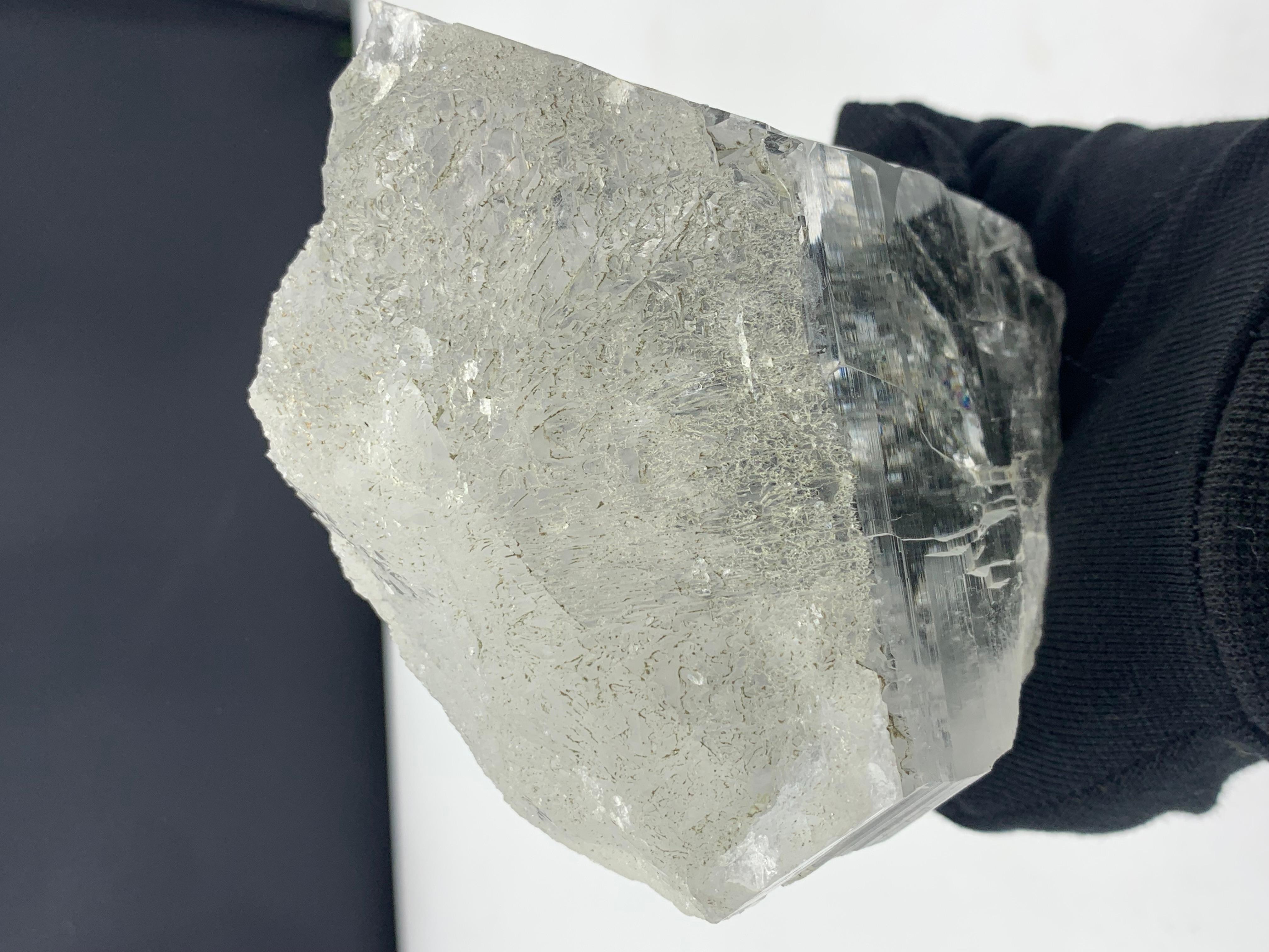 Pakistani 1017.03 Gram Gigantic Quartz Crystal From Skardu, Pakistan  For Sale