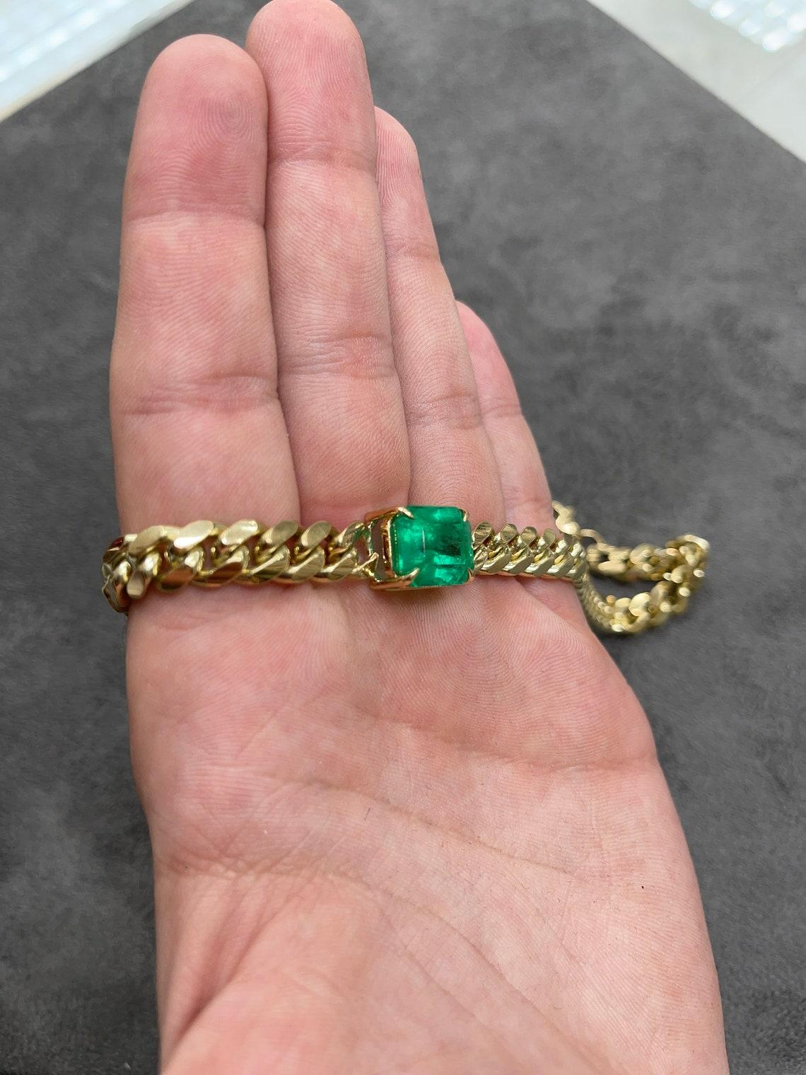 Modern 10.17ct 14K Jumbo Emerald Choker Necklace Cuban Link Emerald Choker Necklace For Sale