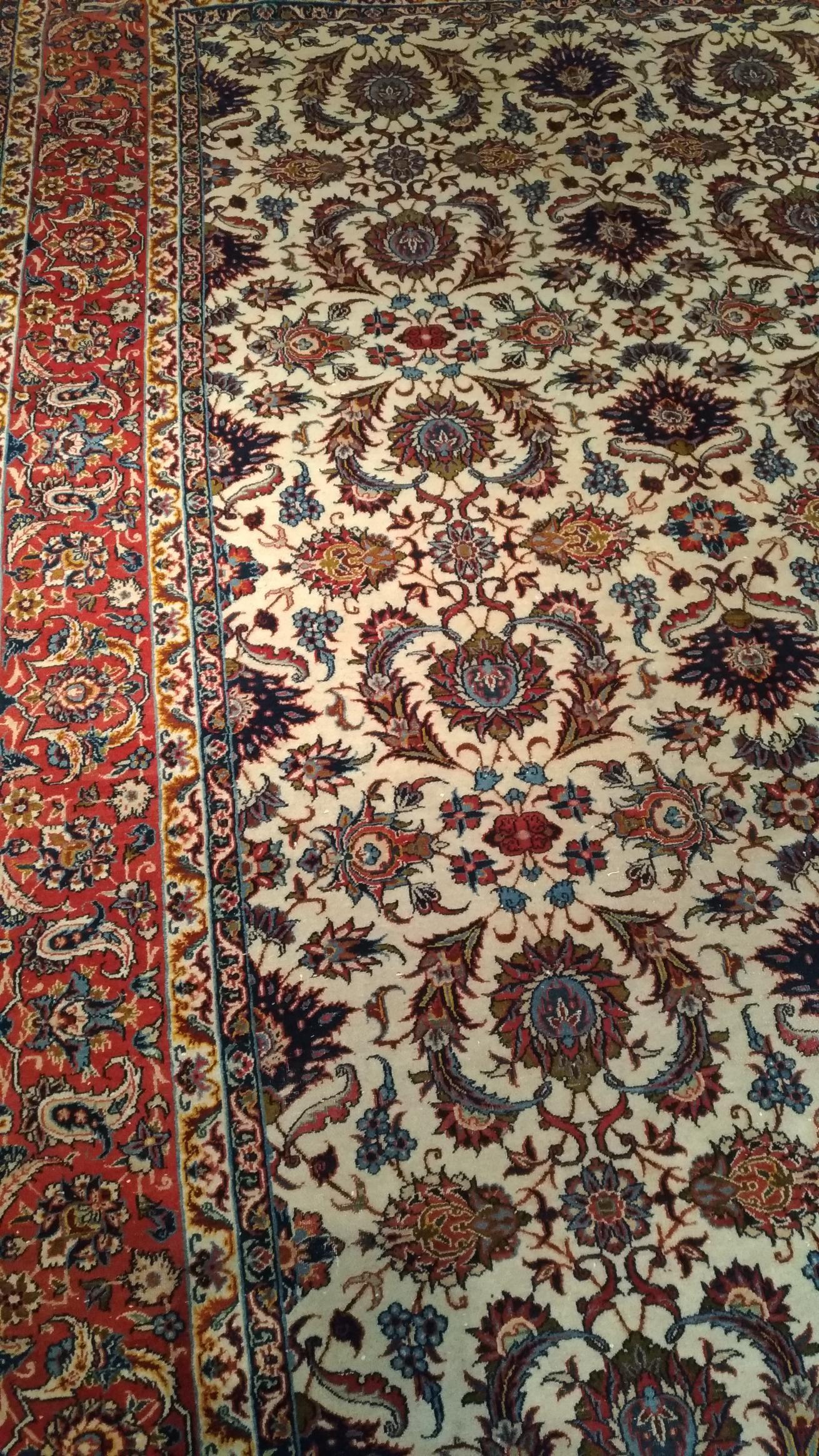 1018 - Very fine carpet with a beautiful floral pattern, beautiful colors white, blue and red, entirely and finely hand-knotted with wool pile on the cotton thread.