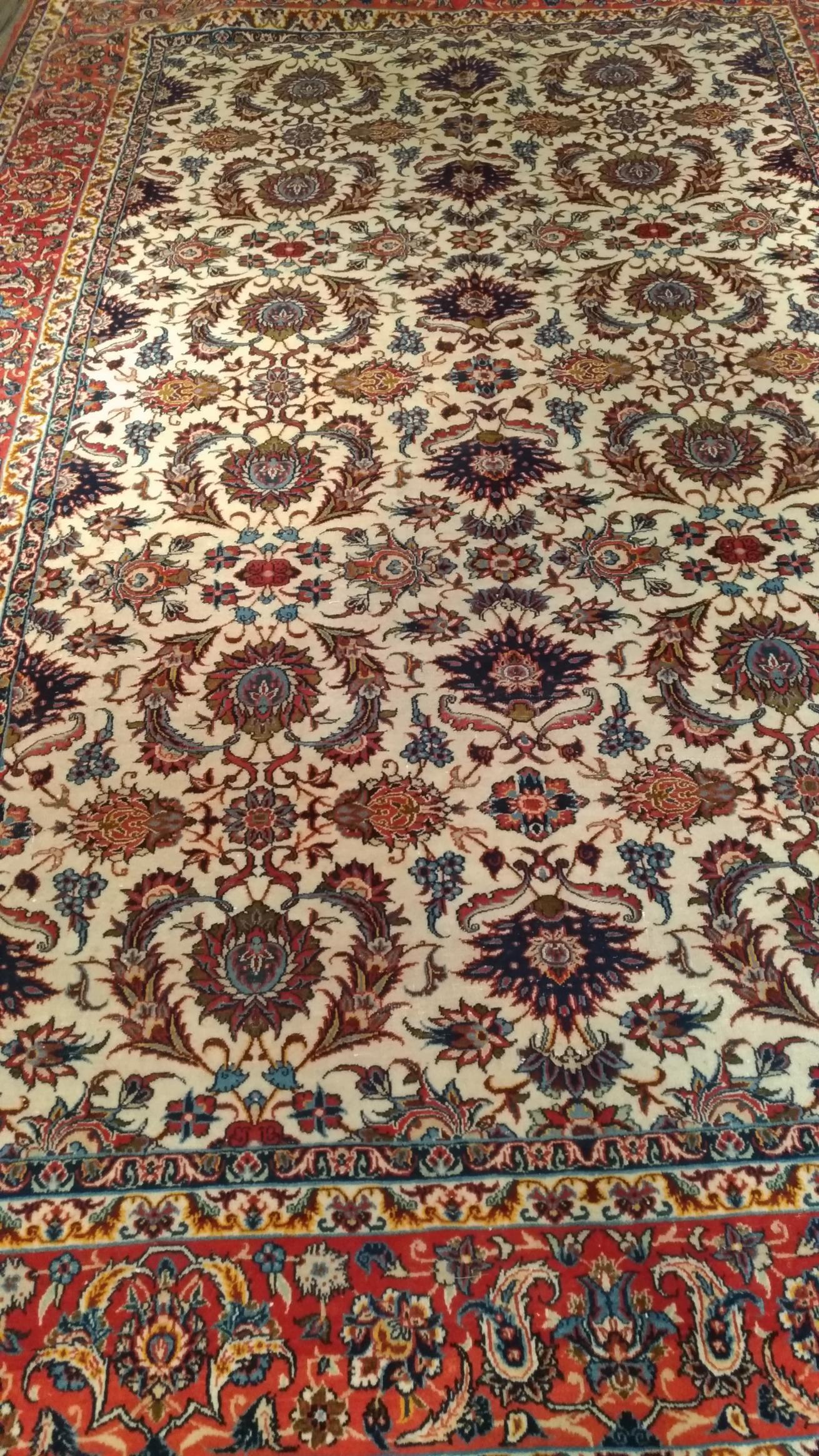 1018 - Beautiful Very Fine Isfahan Carpet, Hand-Knotted In Excellent Condition For Sale In Paris, FR