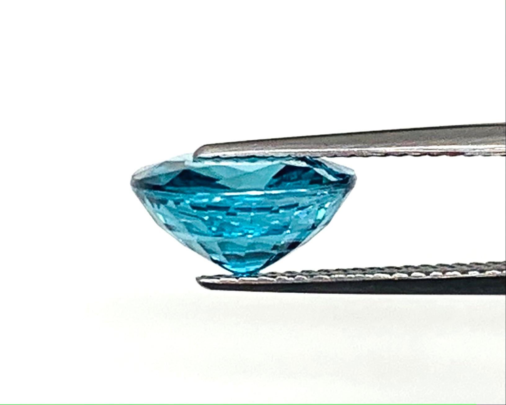 10.18 Carat Round Blue Zircon, Unset Loose Gemstone   For Sale 4