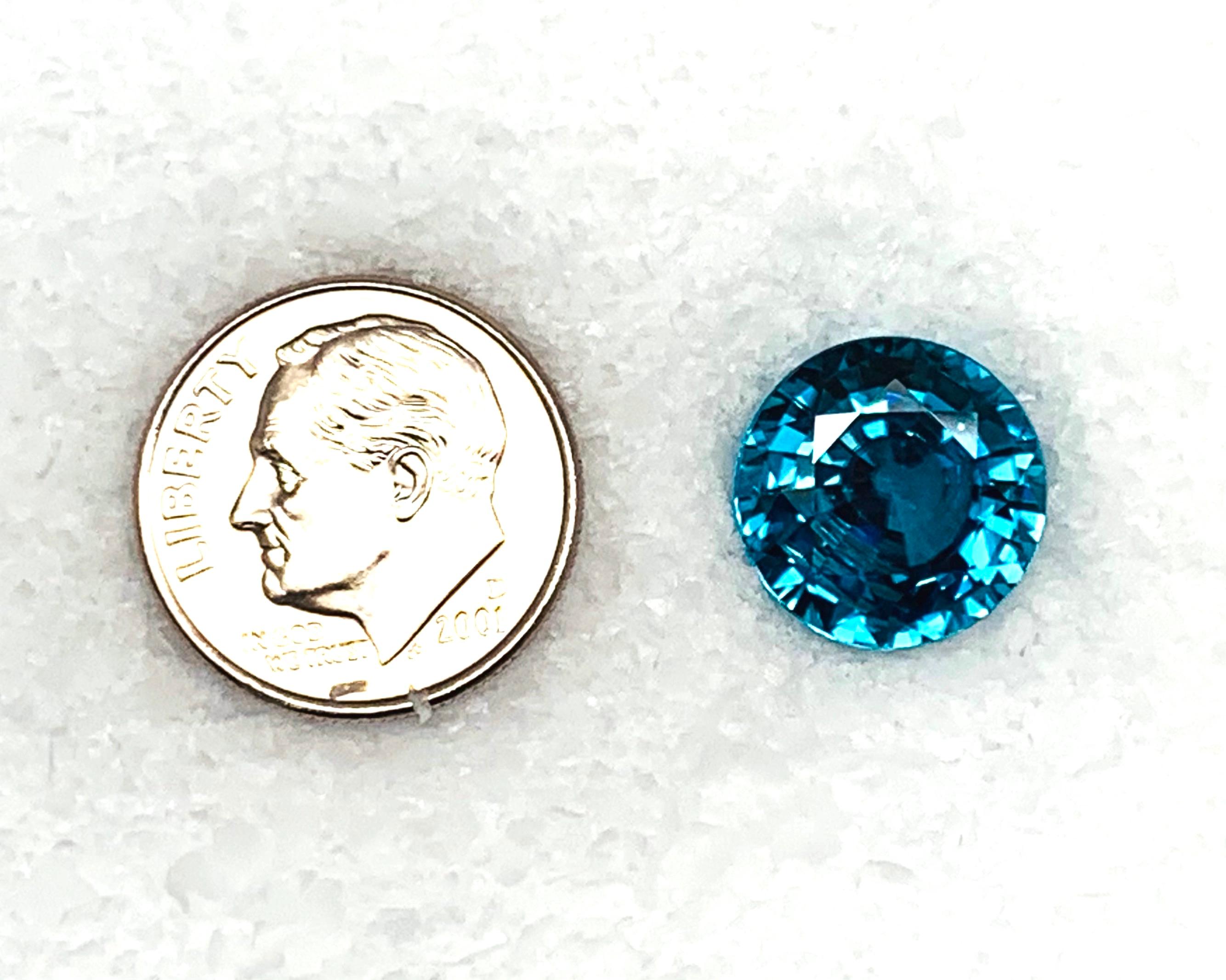 10.18 Carat Round Blue Zircon, Unset Loose Gemstone   For Sale 5