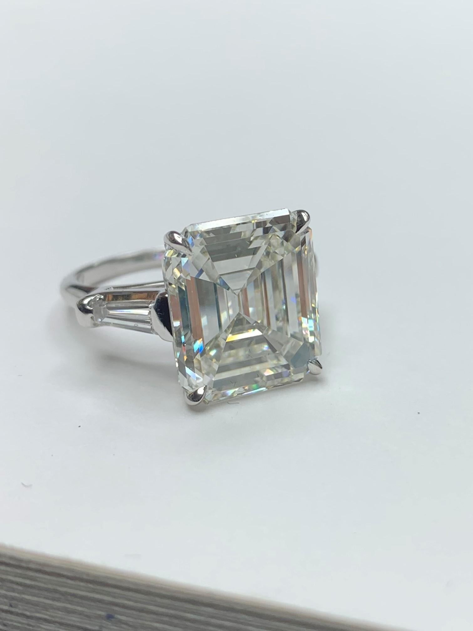 10.18 Carat Emerald Cut Diamond Set in Platinum Ring In New Condition For Sale In New York, NY