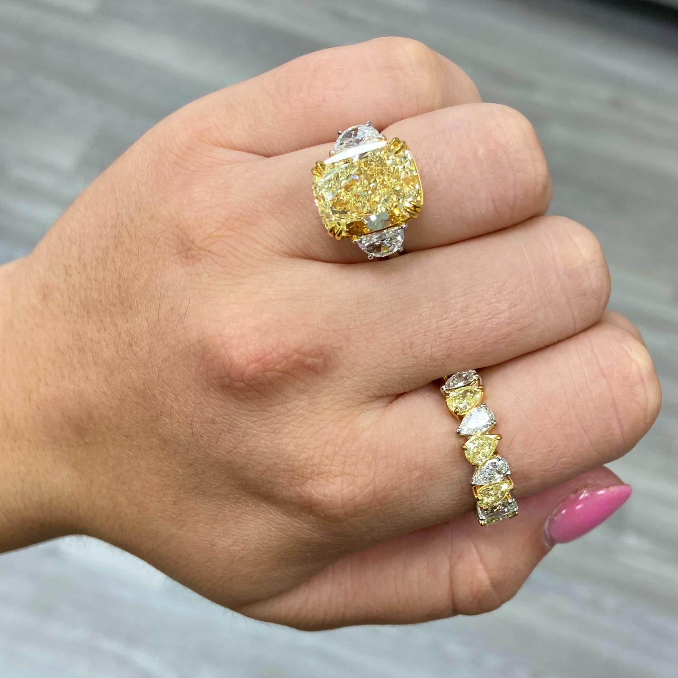 Bague fantaisie jaune clair coussin avec diamants de 10 carats certifiés GIA Neuf - En vente à New York, NY