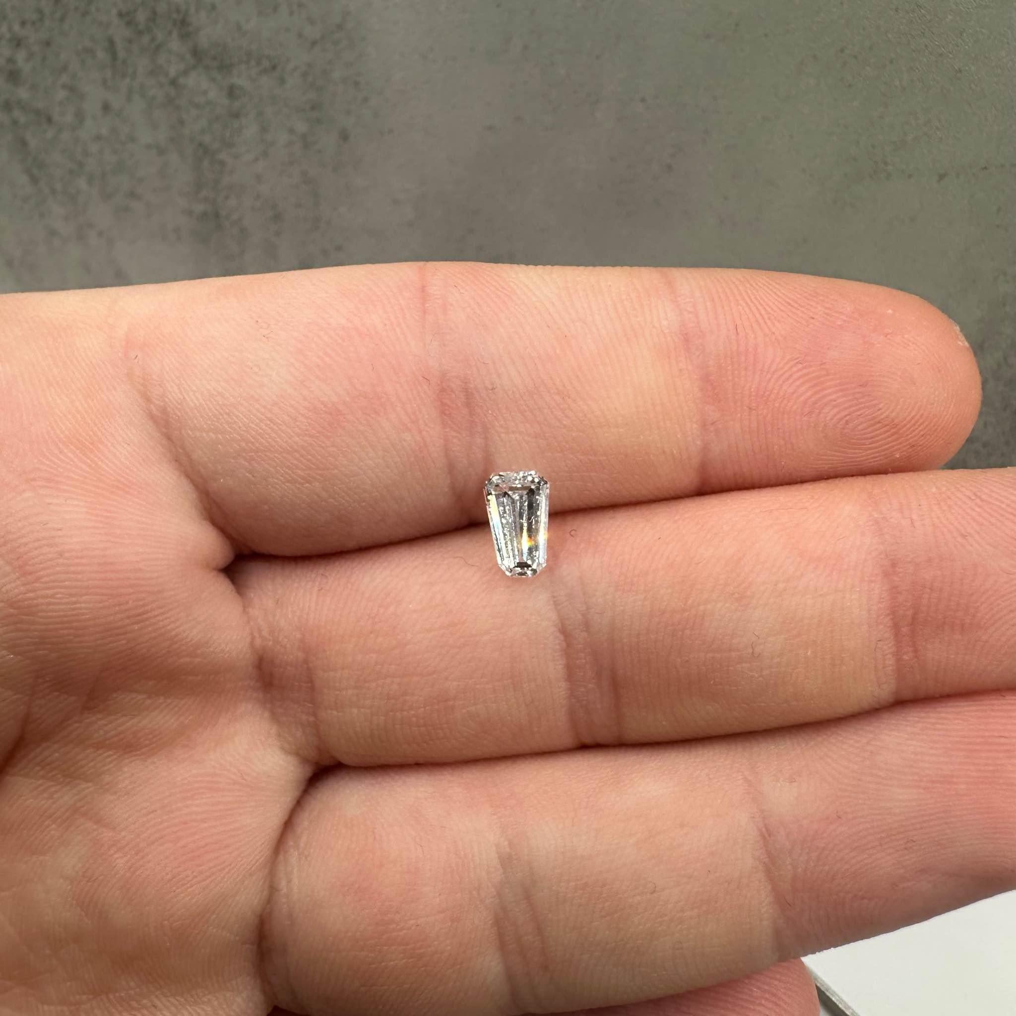 1.01ct D SI1 Eye Clean Natural Shield Cut Diamond - GIA Certified In New Condition For Sale In West Hempstead, NY