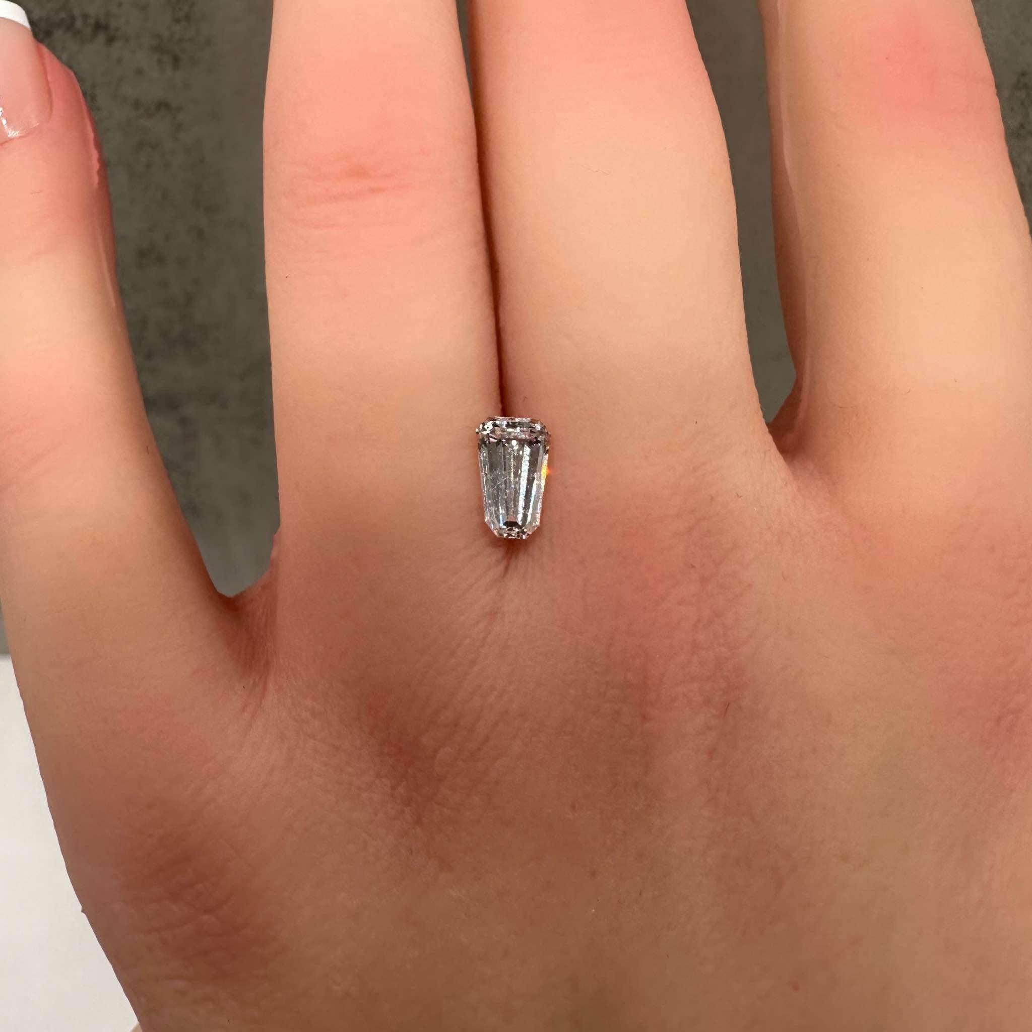 Women's or Men's 1.01ct D SI1 Eye Clean Natural Shield Cut Diamond - GIA Certified For Sale