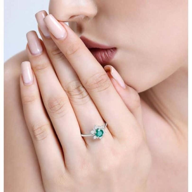 1.01 Karat Smaragd- und Diamant-Cluster-Ring im Angebot 3
