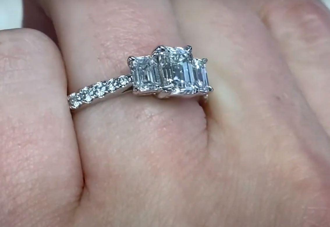 1.01ct Emerald Cut Diamond Engagement Ring, 18k White Gold For Sale 2