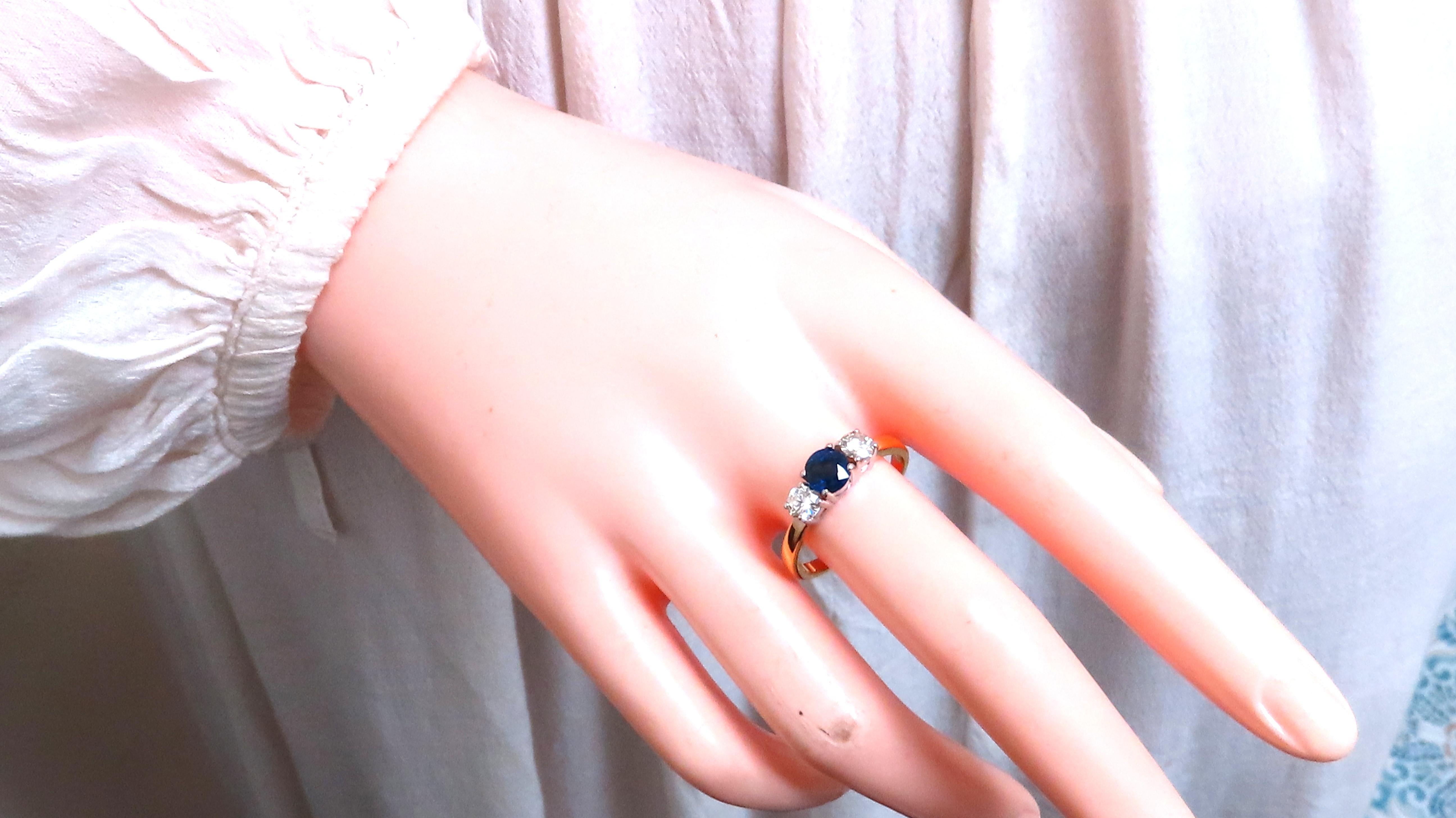 1.01ct Natural Round Blue Sapphire Three Stone Ring 14kt Gold 12433 In New Condition For Sale In New York, NY