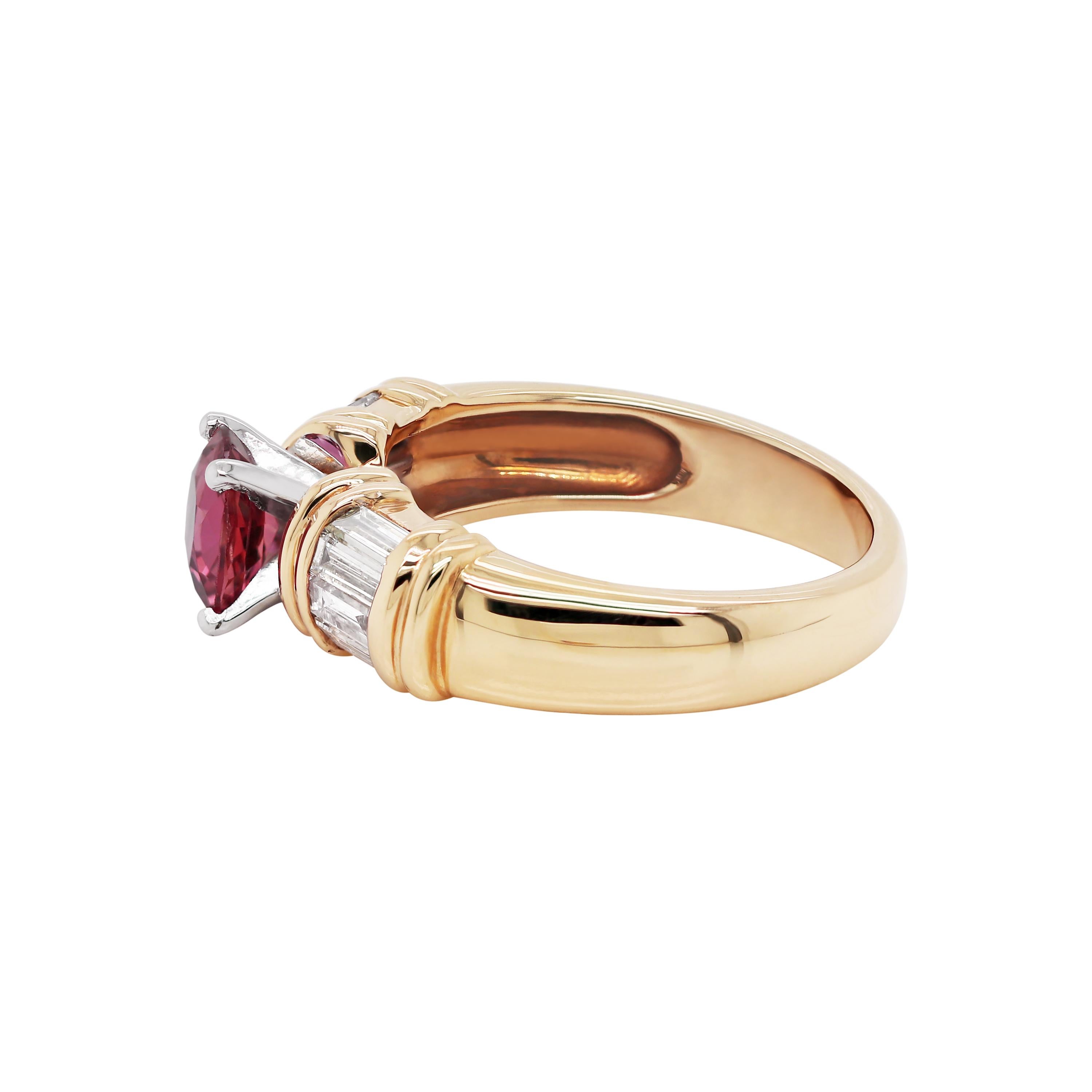 Modern 1.01 Carat Pink Sapphire and Diamond 18 Carat Yellow Gold Ring For Sale