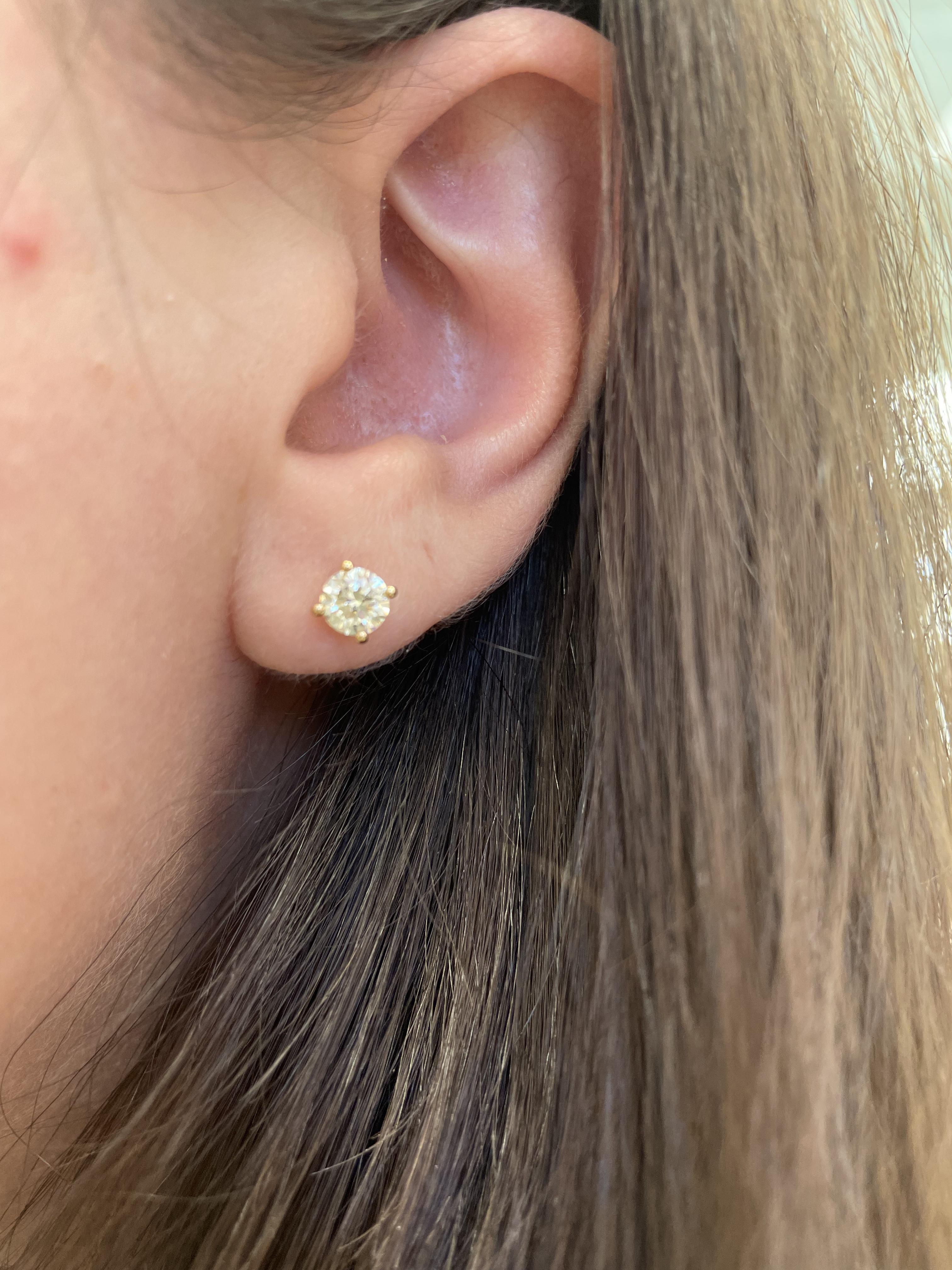 Classic diamond stud earrings.
Two matching round brilliant diamonds 1.01 carats total. Approximately I/J color and VS clarity. Four prong set, 18k yellow gold, 1.20 grams.
Accommodated with an up-to-date appraisal by a GIA G.G. once purchased, upon