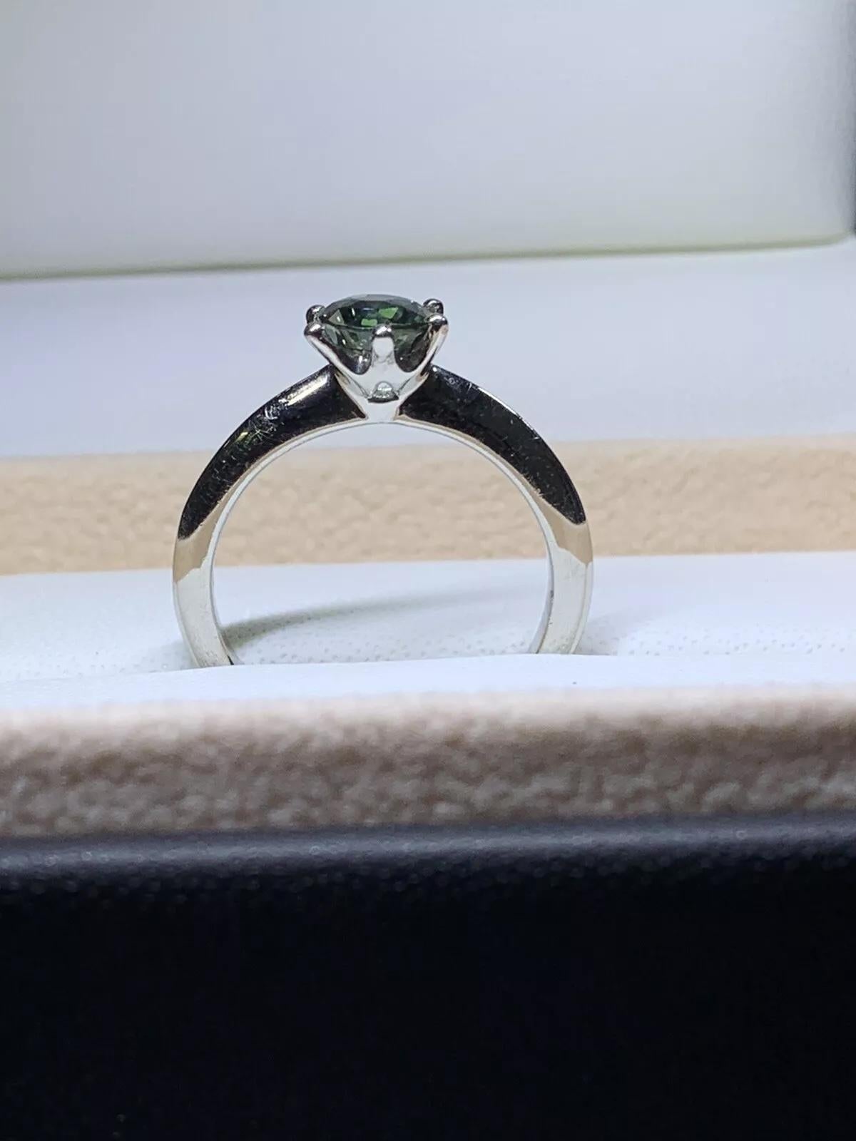 1.01ct Teal Sapphire Solitaire Engagement Ring 18k white gold In New Condition For Sale In London, GB