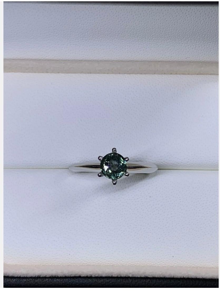 Moderne 1.01ct Teal Sapphire Solitaire Engagement Ring In 18ct White Gold en vente
